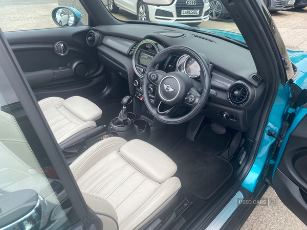 MINI Convertible DIESEL in Down
