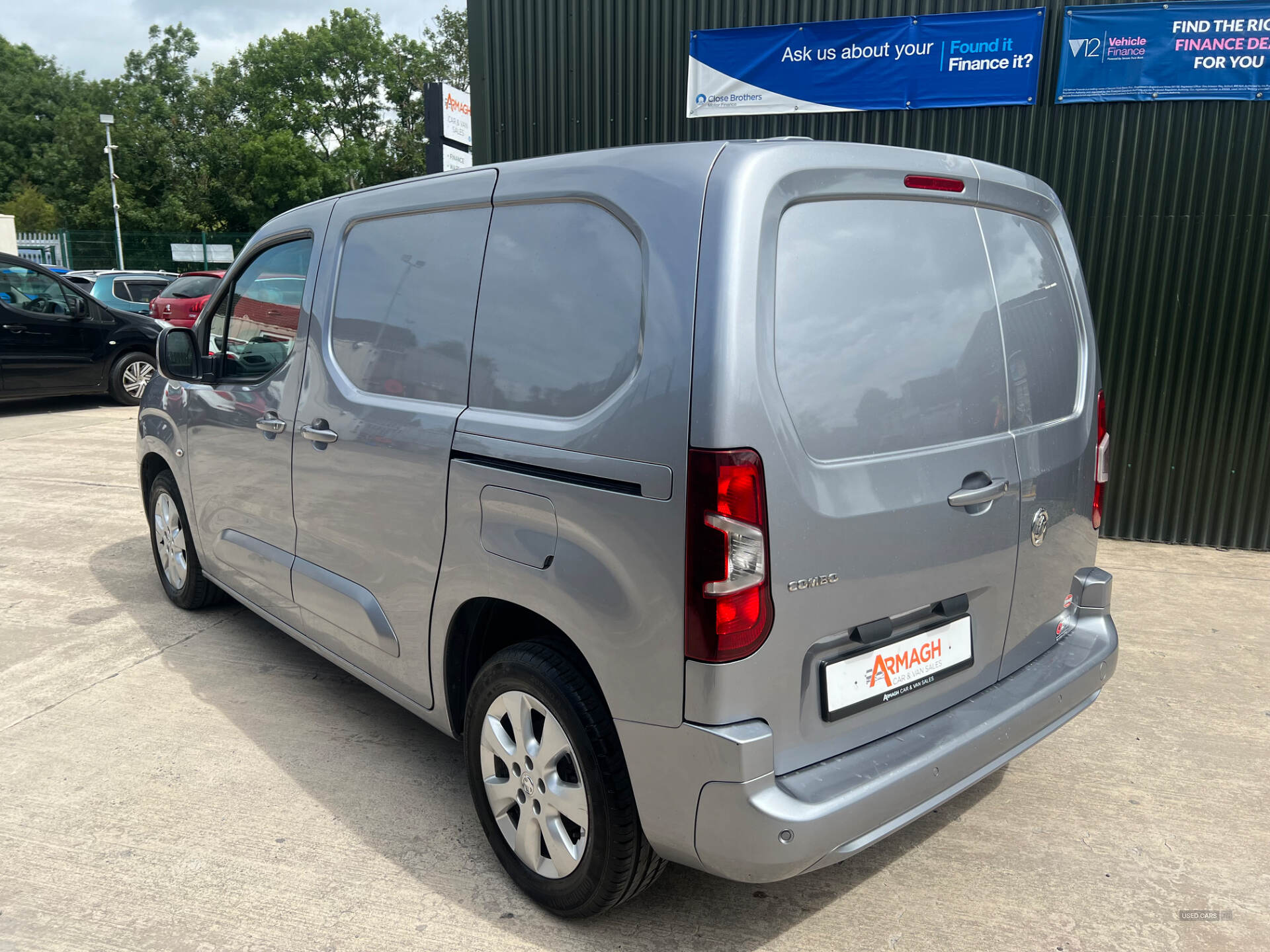 Jul 2020 Vauxhall Combo 2000 1.5 Turbo D 100ps H1 LE NAV Van