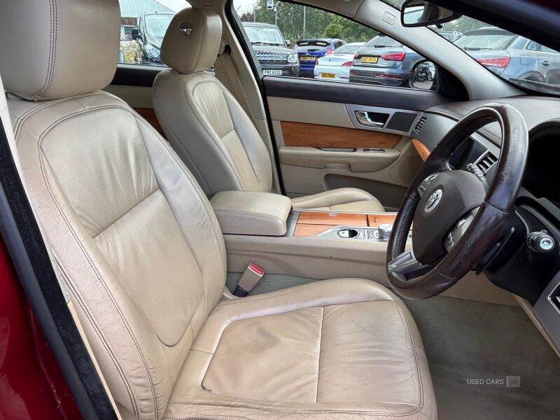 Mar 2010 Jaguar XF 3.0d V6 Luxury 4dr Auto