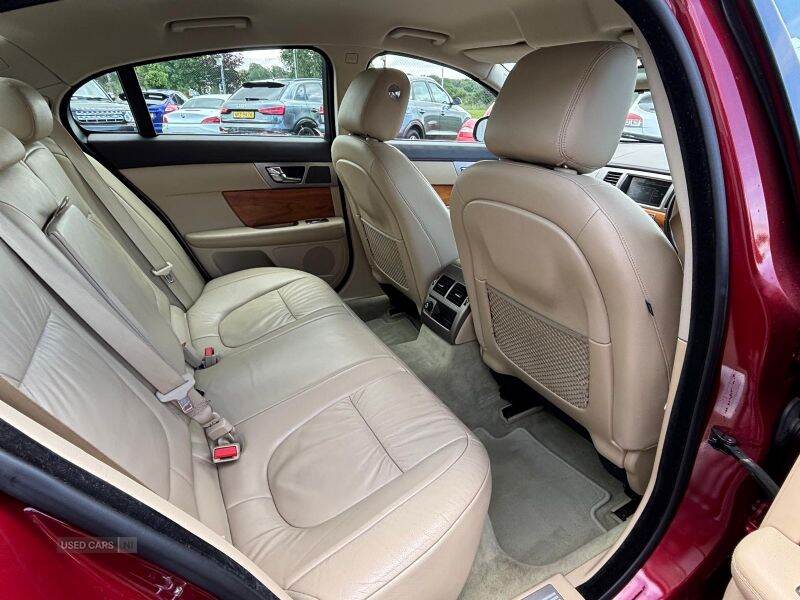 Mar 2010 Jaguar XF 3.0d V6 Luxury 4dr Auto