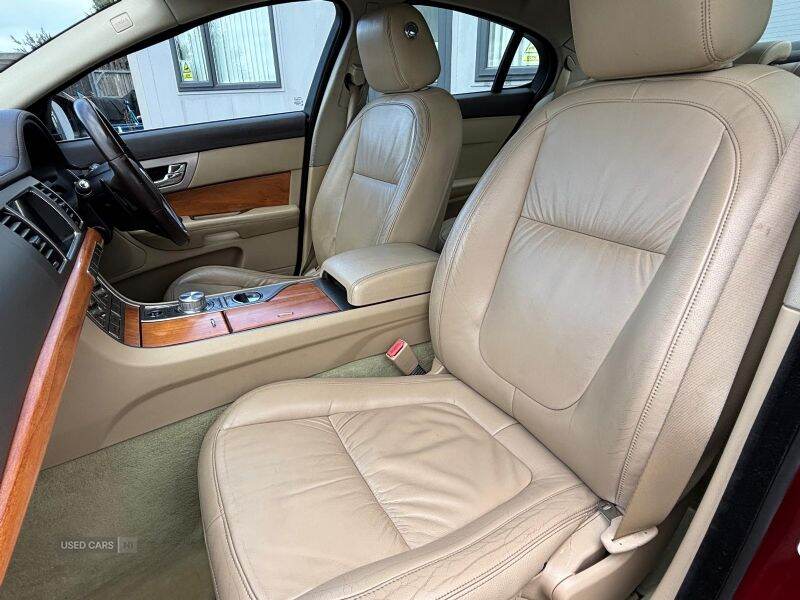 Mar 2010 Jaguar XF 3.0d V6 Luxury 4dr Auto