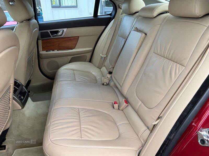 Mar 2010 Jaguar XF 3.0d V6 Luxury 4dr Auto