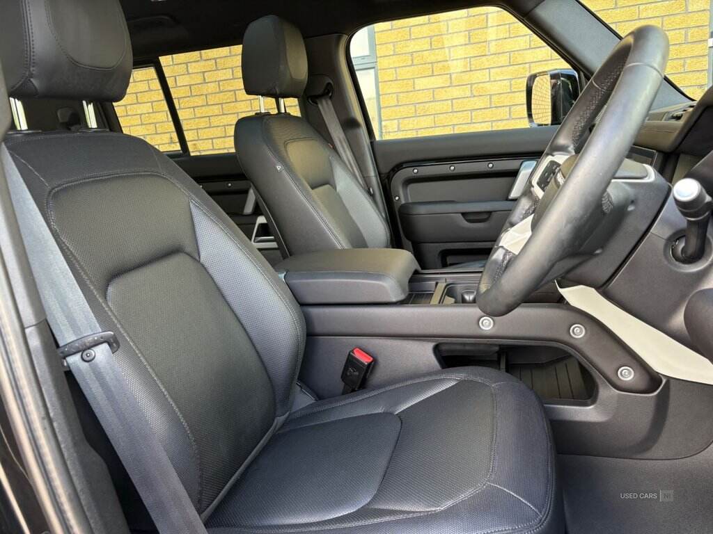 Jan 2024 Land Rover Defender 3.0 D250 X-Dynamic SE 110 5dr Auto