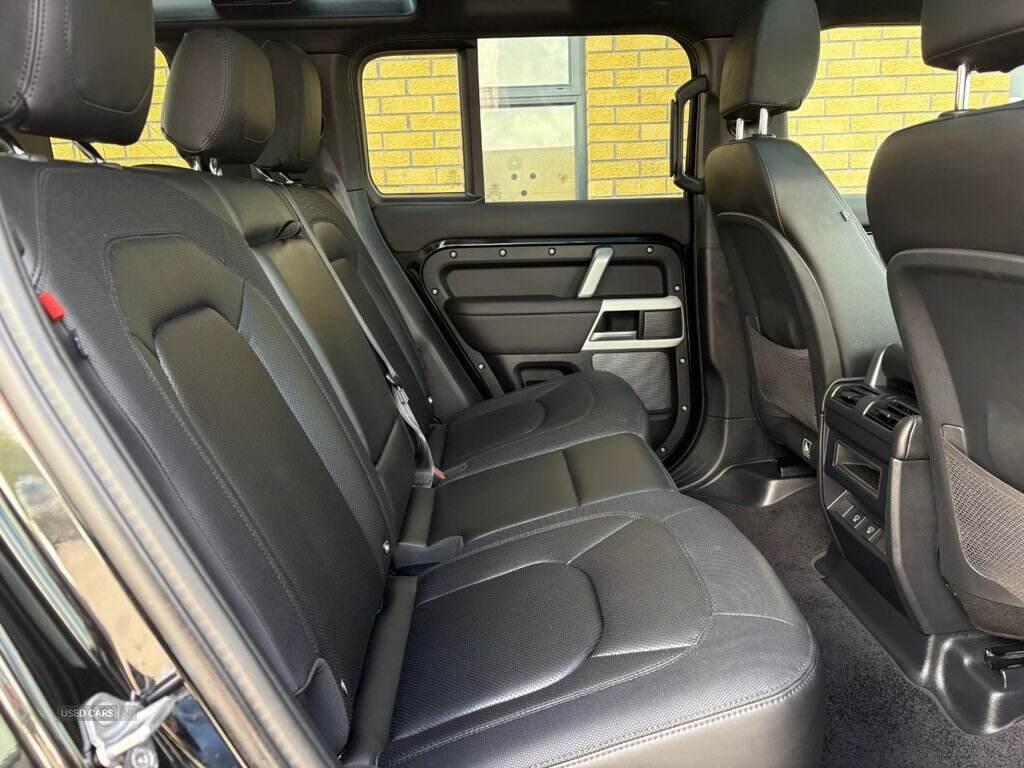 Jan 2024 Land Rover Defender 3.0 D250 X-Dynamic SE 110 5dr Auto