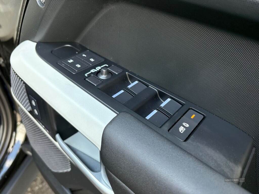 Jan 2024 Land Rover Defender 3.0 D250 X-Dynamic SE 110 5dr Auto