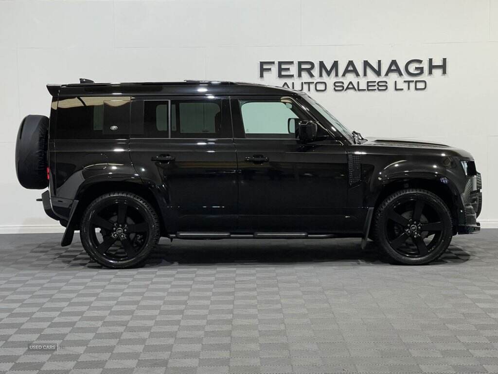 Jan 2024 Land Rover Defender 3.0 D250 X-Dynamic SE 110 5dr Auto