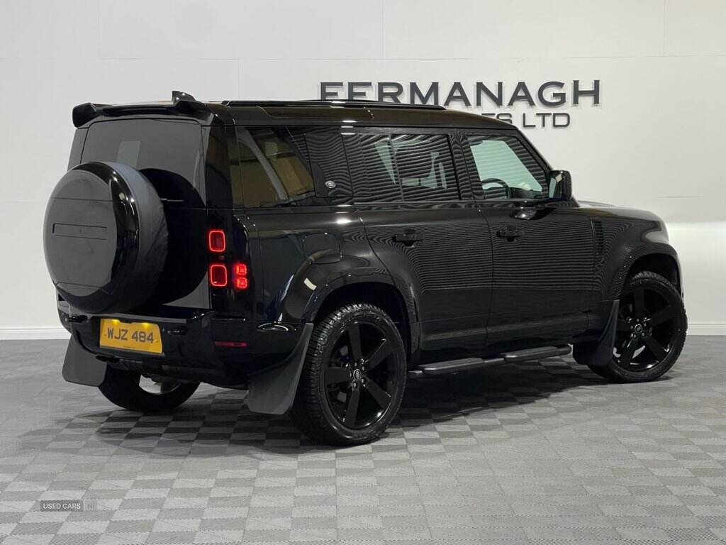 Jan 2024 Land Rover Defender 3.0 D250 X-Dynamic SE 110 5dr Auto
