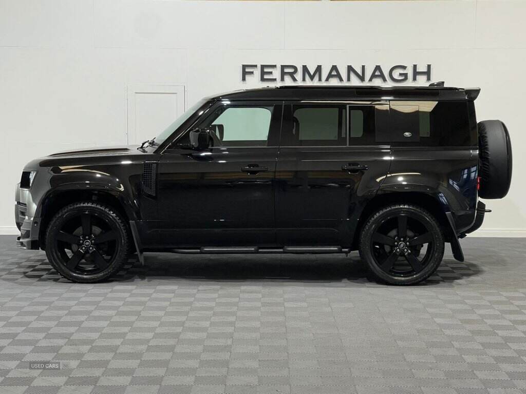 Jan 2024 Land Rover Defender 3.0 D250 X-Dynamic SE 110 5dr Auto