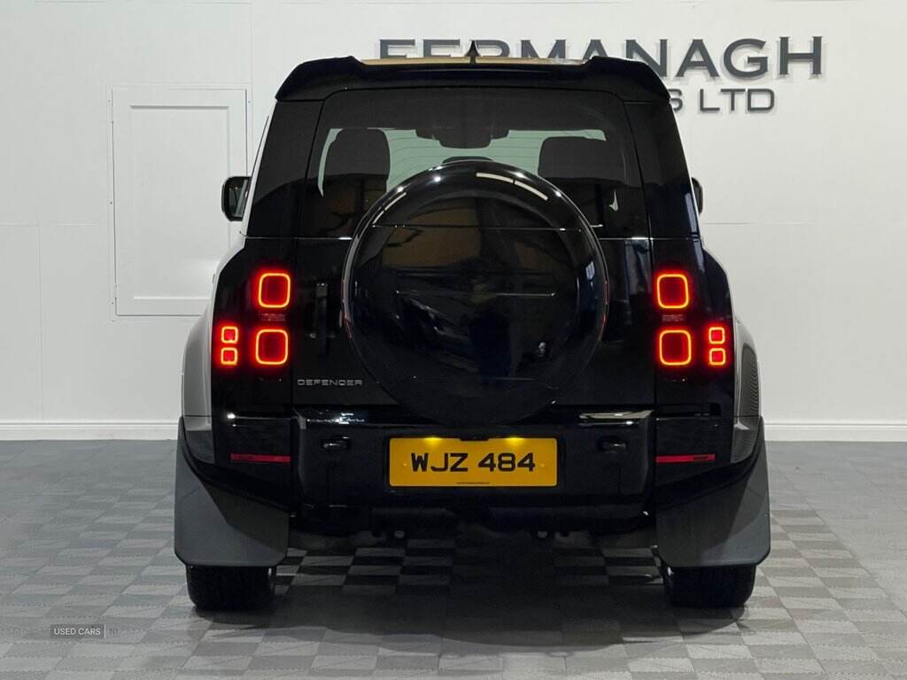 Jan 2024 Land Rover Defender 3.0 D250 X-Dynamic SE 110 5dr Auto