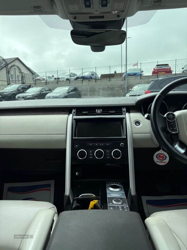 Jun 2017 Land Rover Discovery 3.0 TD6 HSE 5dr Auto