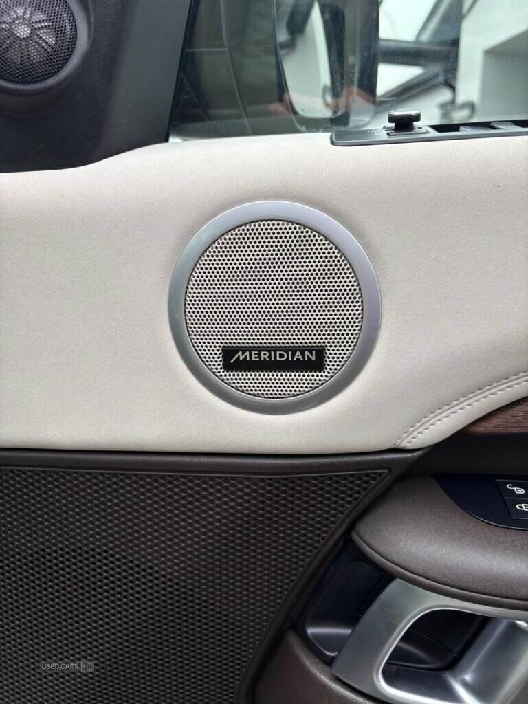 Jun 2017 Land Rover Discovery 3.0 TD6 HSE 5dr Auto