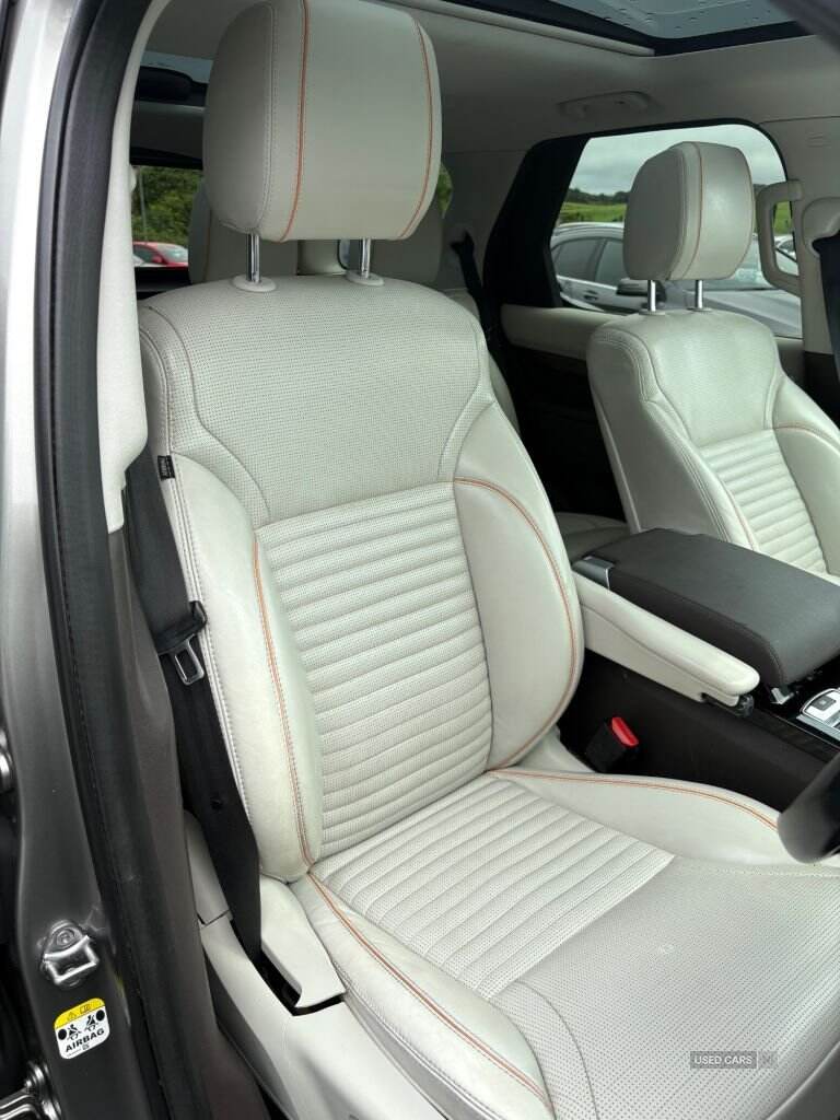 Jun 2017 Land Rover Discovery 3.0 TD6 HSE 5dr Auto