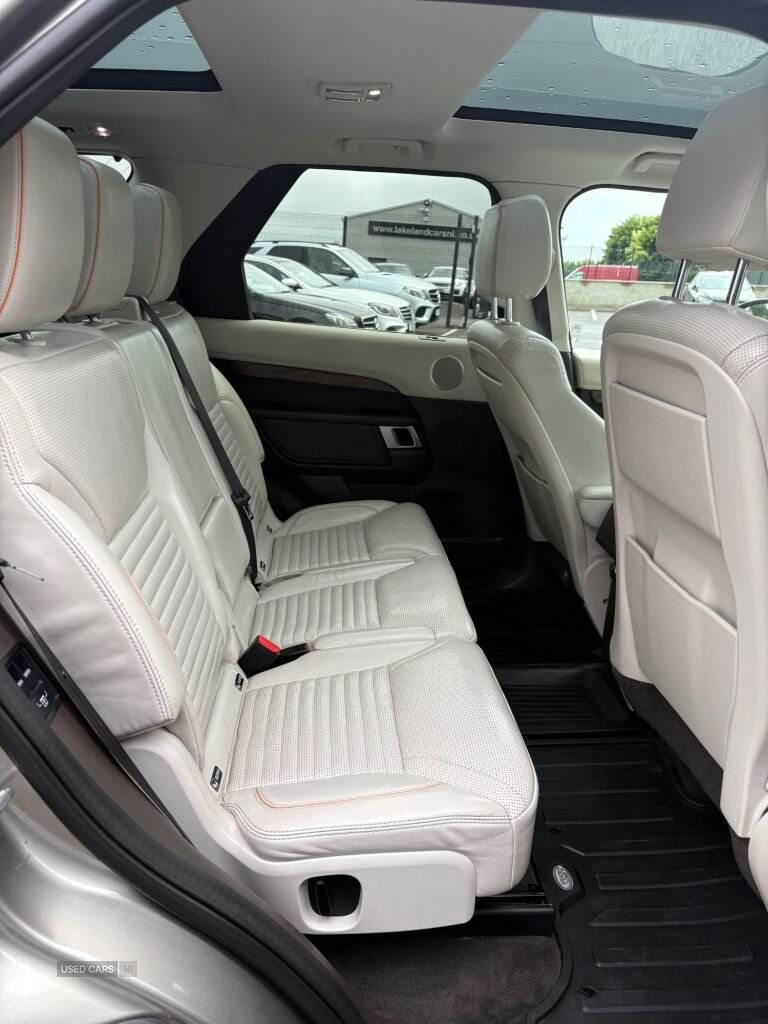 Jun 2017 Land Rover Discovery 3.0 TD6 HSE 5dr Auto