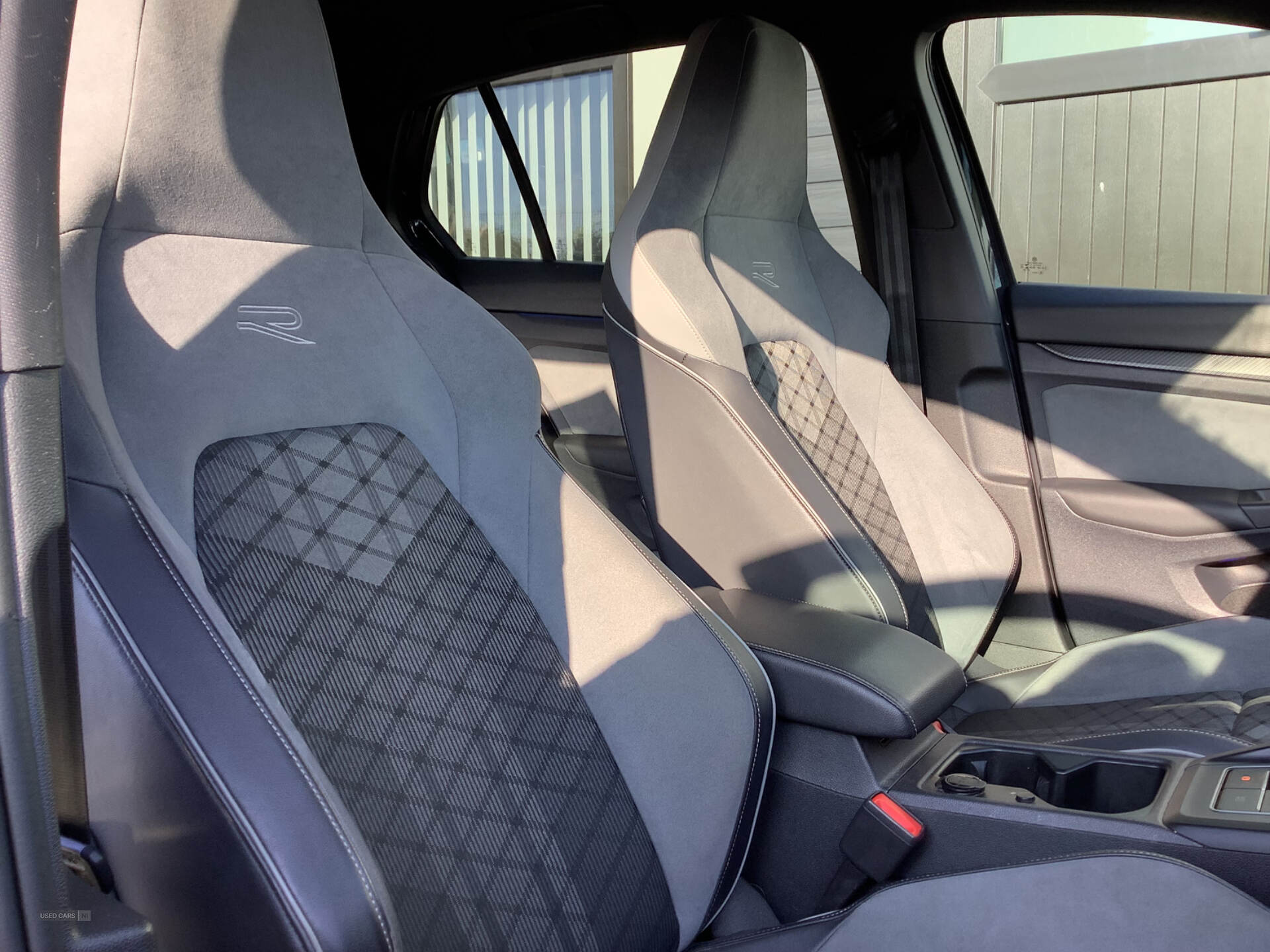 Volkswagen Golf HATCHBACK in Down