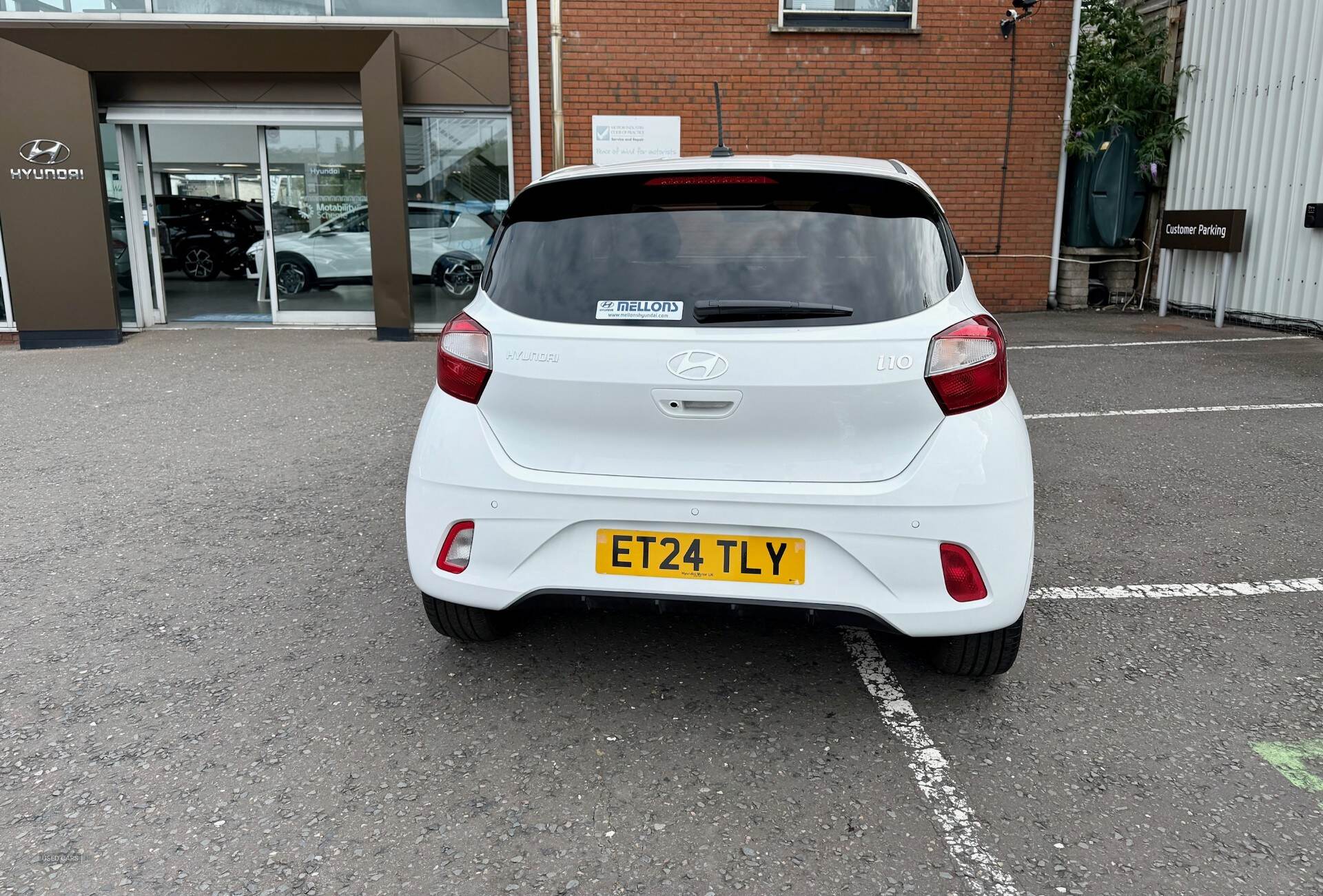 Hyundai i10 HATCHBACK in Down