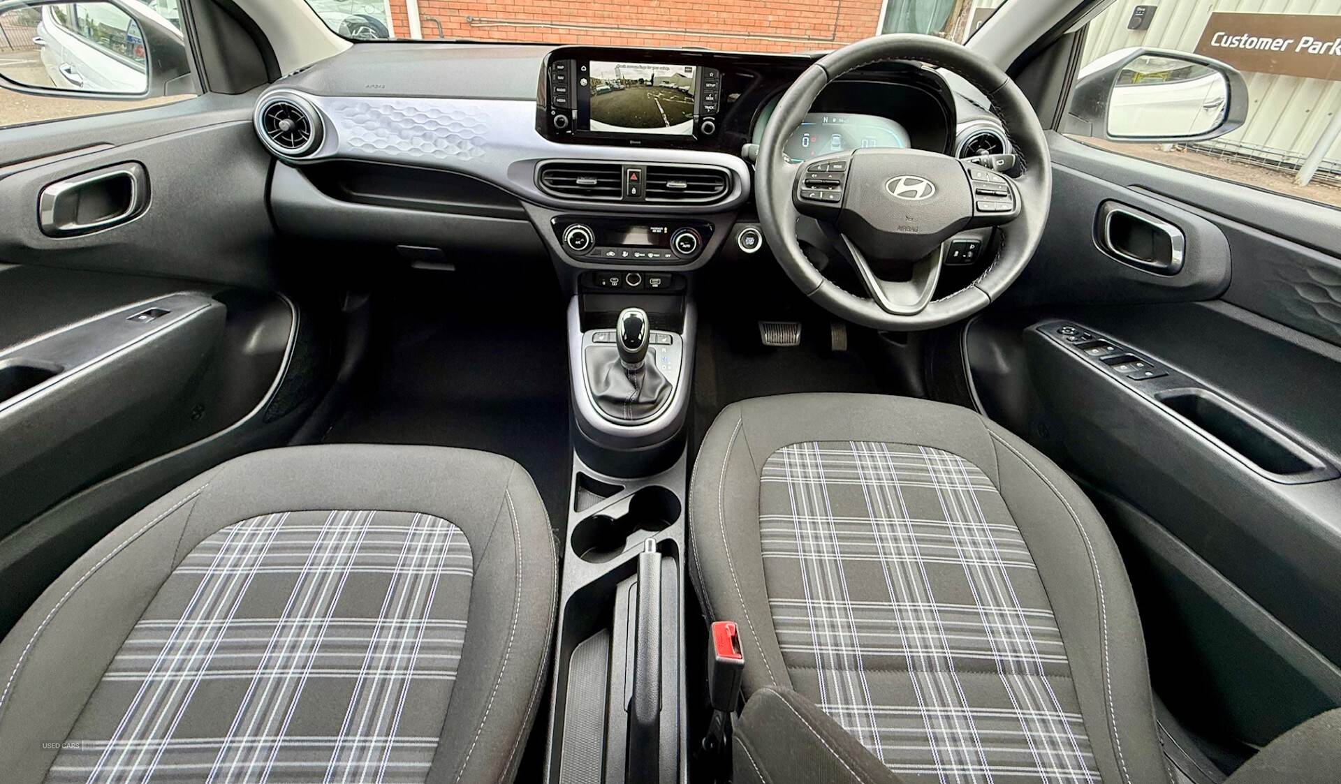 Hyundai i10 HATCHBACK in Down