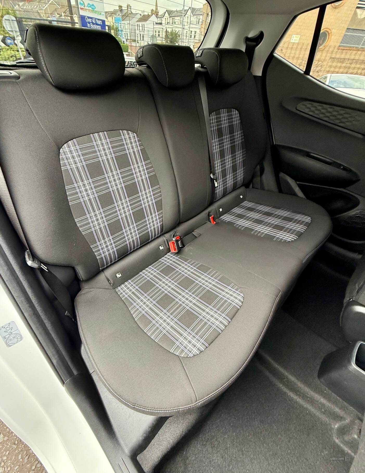 Hyundai i10 HATCHBACK in Down