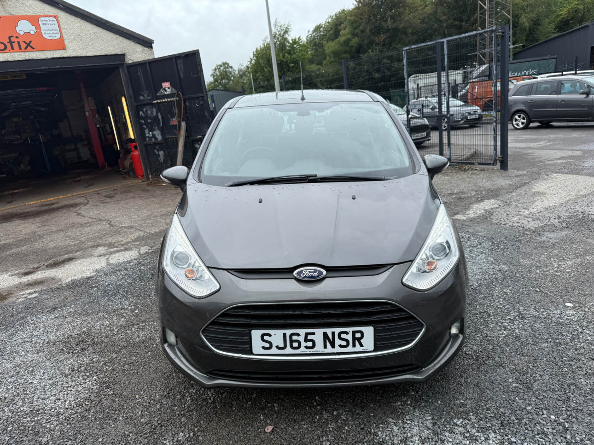 Ford B-Max HATCHBACK in Down