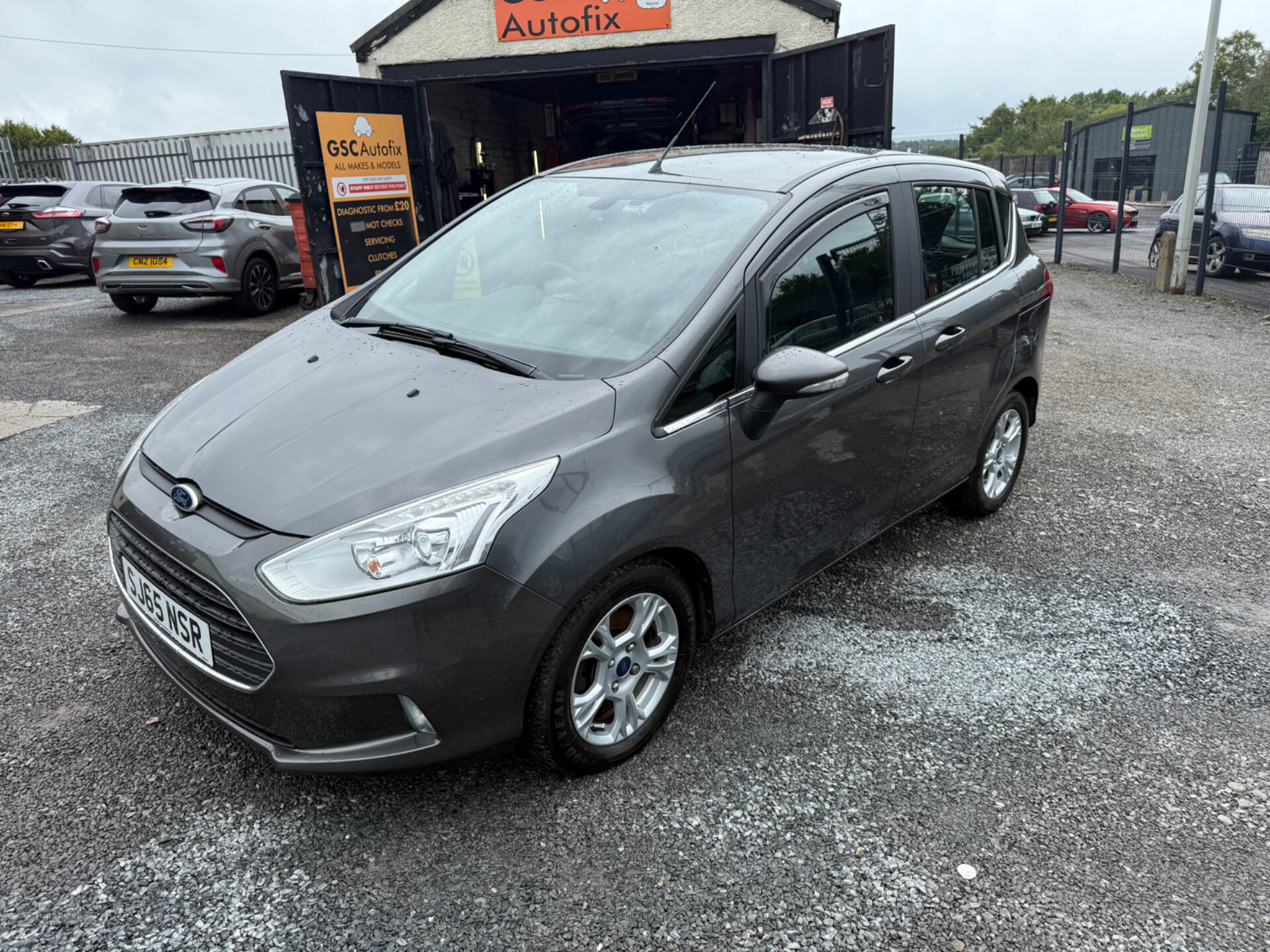 Ford B-Max HATCHBACK in Down