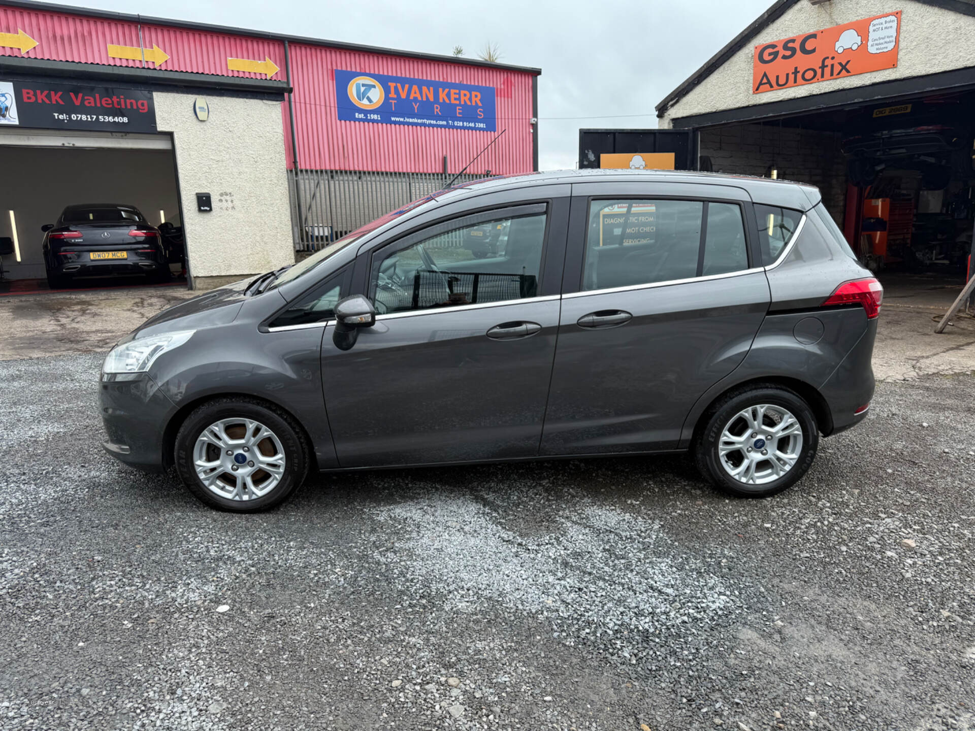 Ford B-Max HATCHBACK in Down
