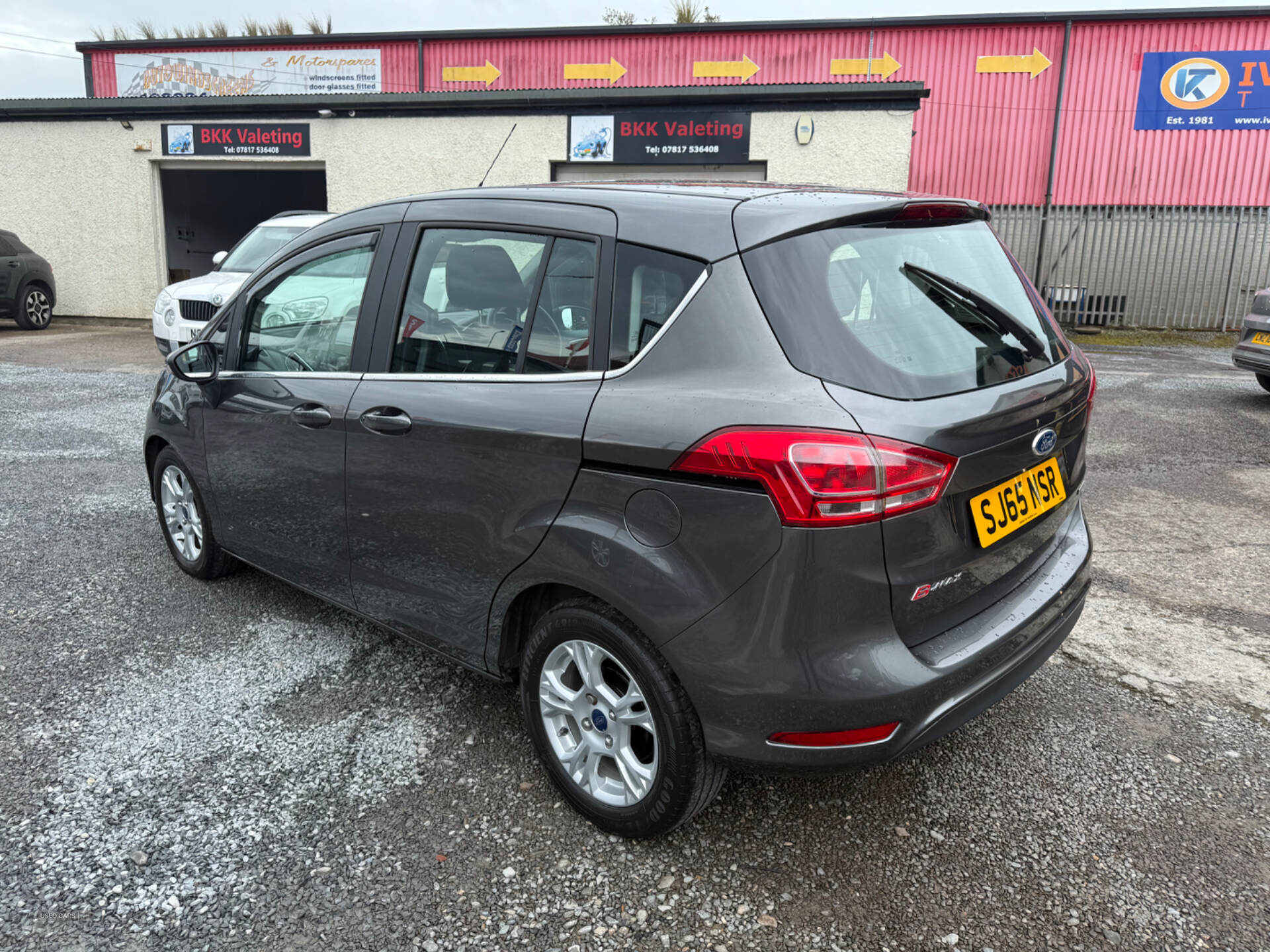Ford B-Max HATCHBACK in Down