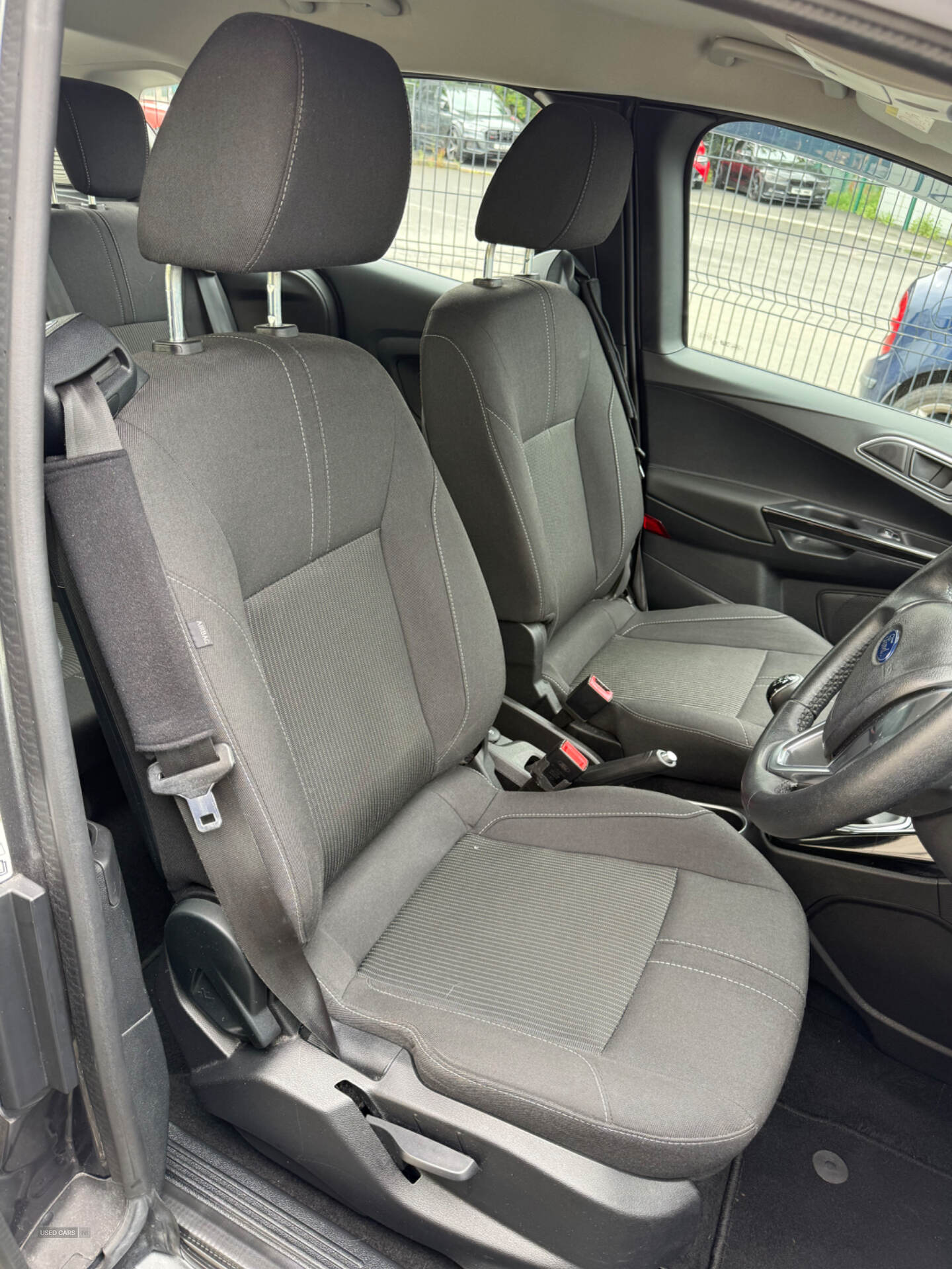 Ford B-Max HATCHBACK in Down