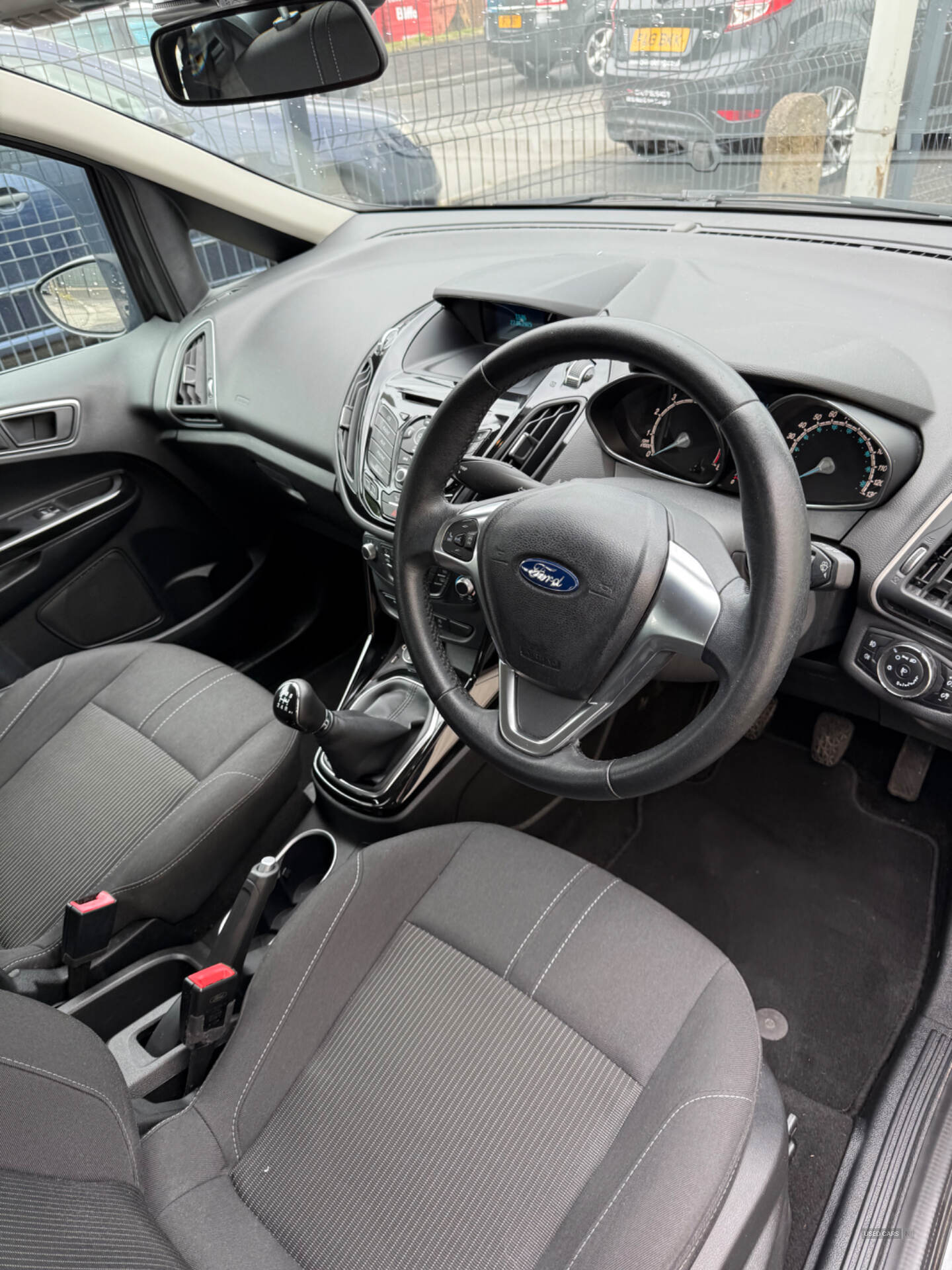 Ford B-Max HATCHBACK in Down