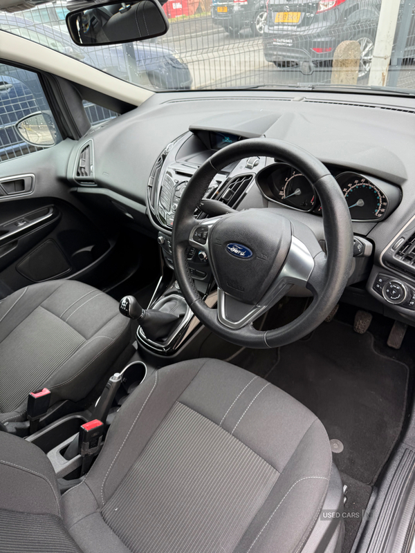 Ford B-Max HATCHBACK in Down