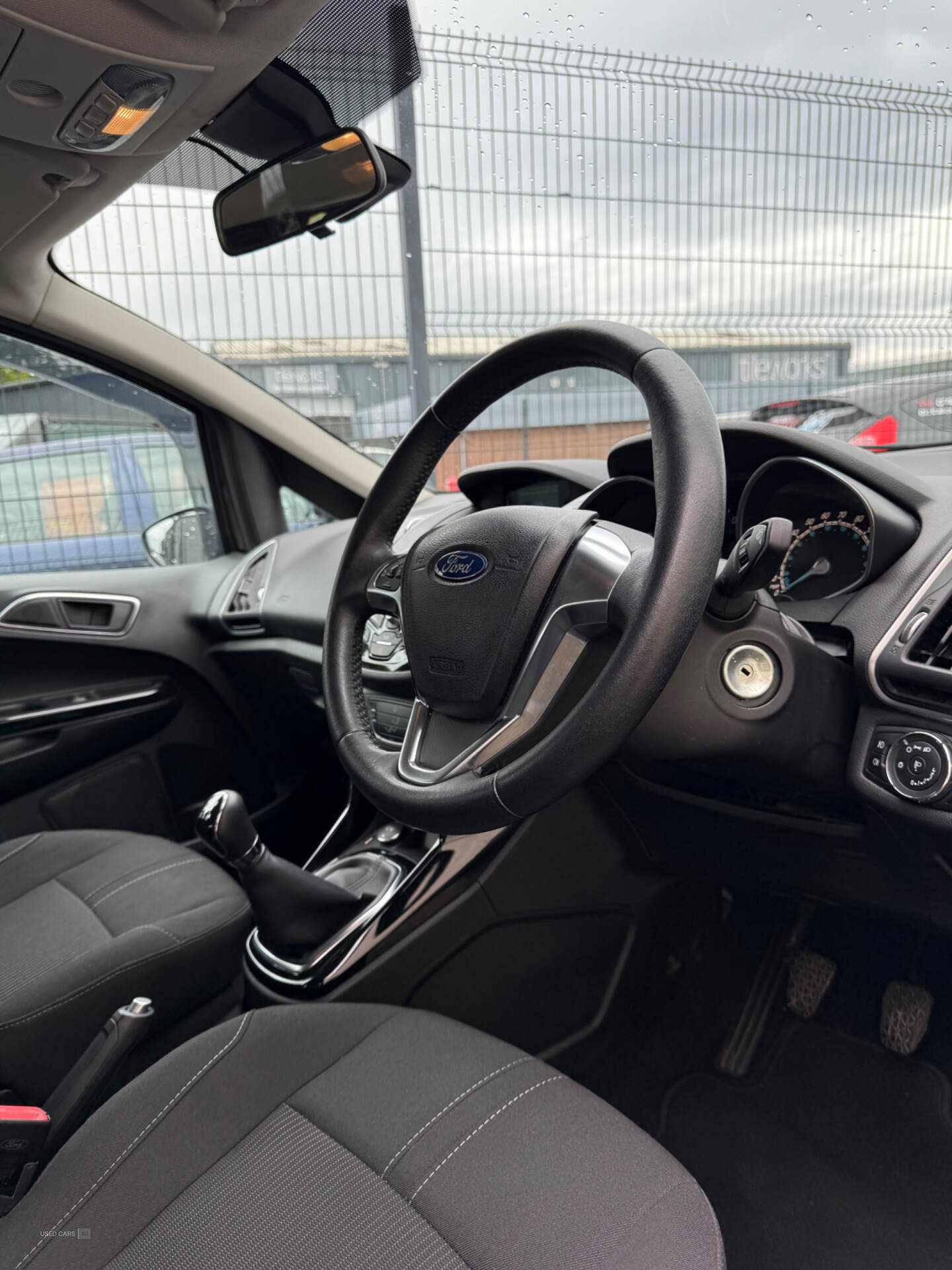 Ford B-Max HATCHBACK in Down