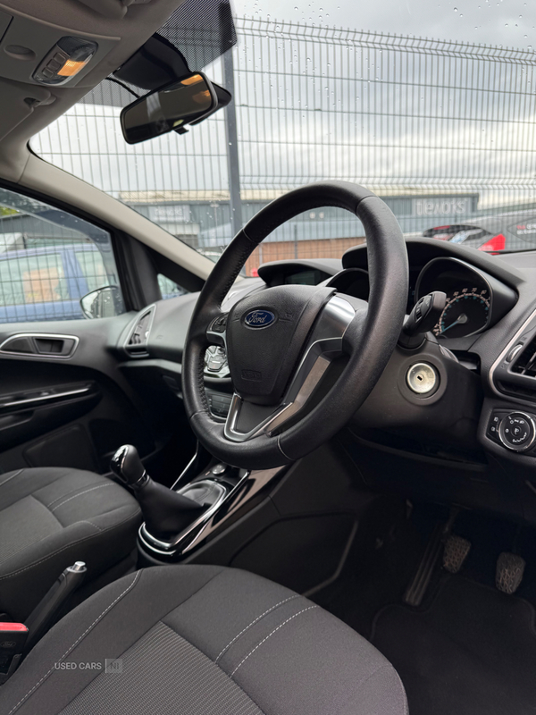 Ford B-Max HATCHBACK in Down