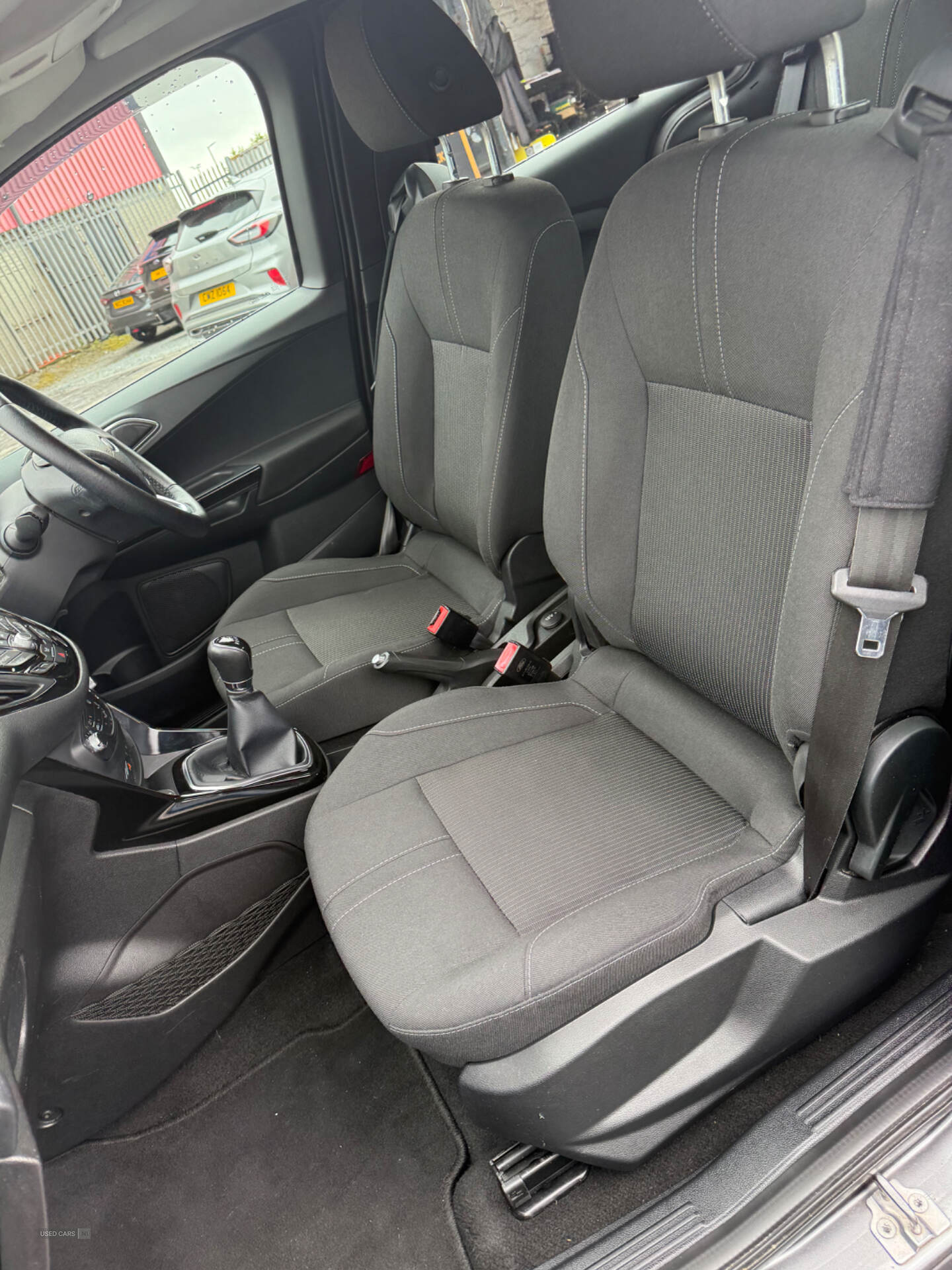 Ford B-Max HATCHBACK in Down