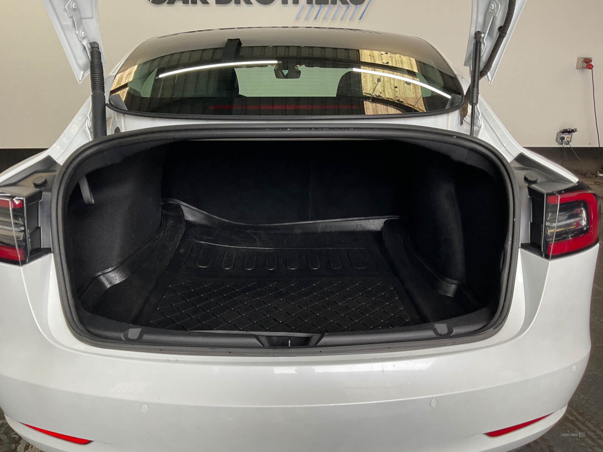 Jun 2021 TESLA Model 3 Performance AWD 4dr [Performance Upgrade] Auto