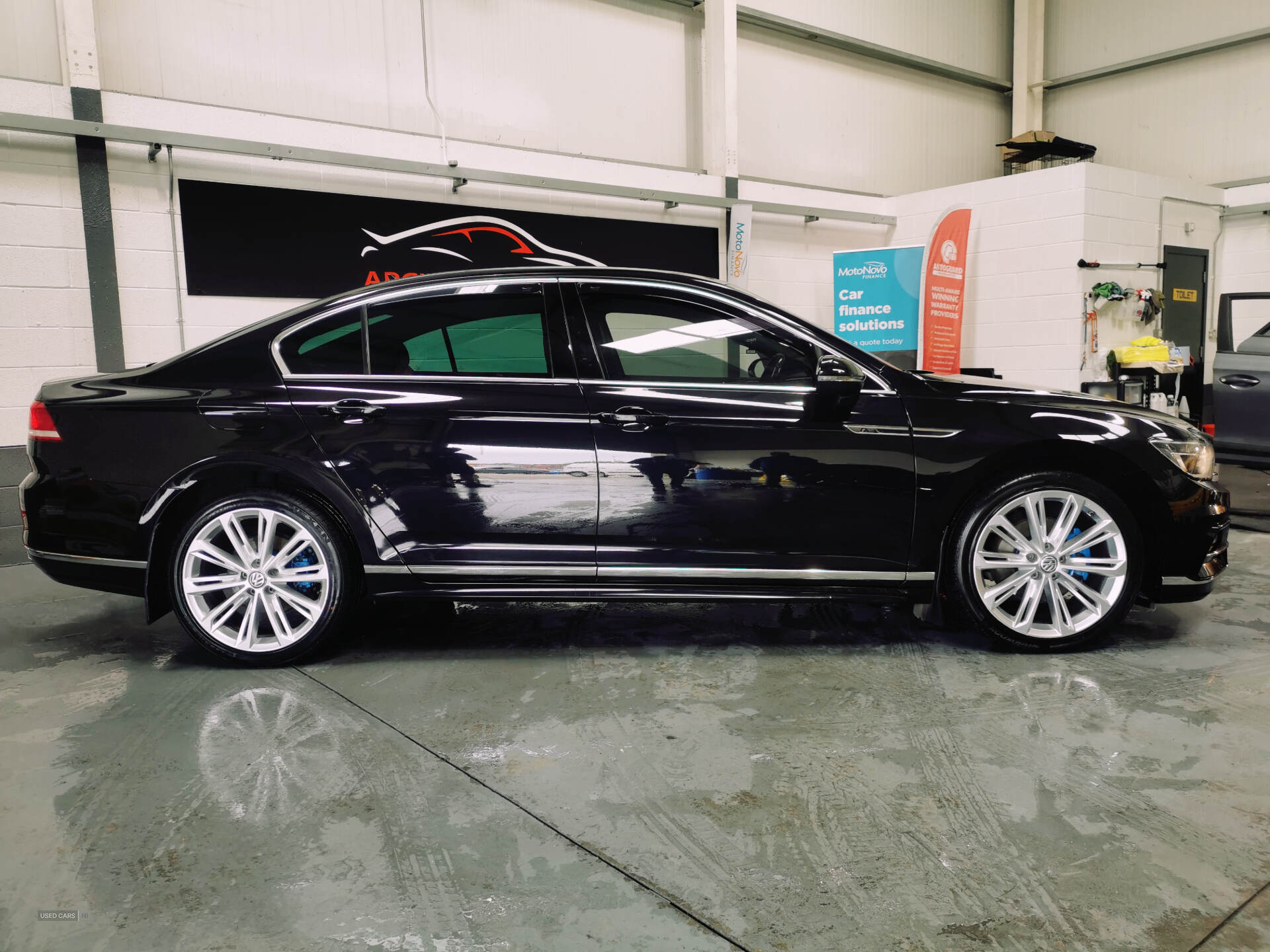 Volkswagen Passat DIESEL SALOON in Down