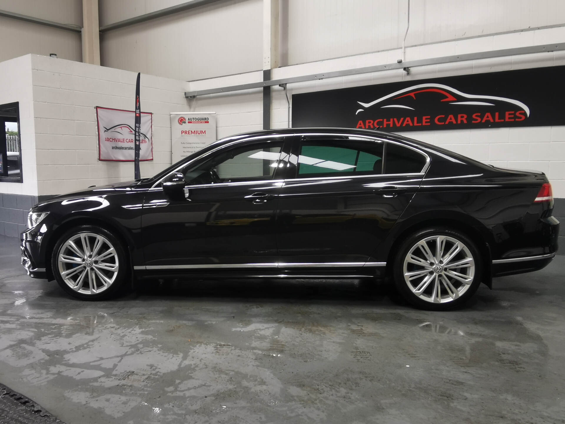 Volkswagen Passat DIESEL SALOON in Down