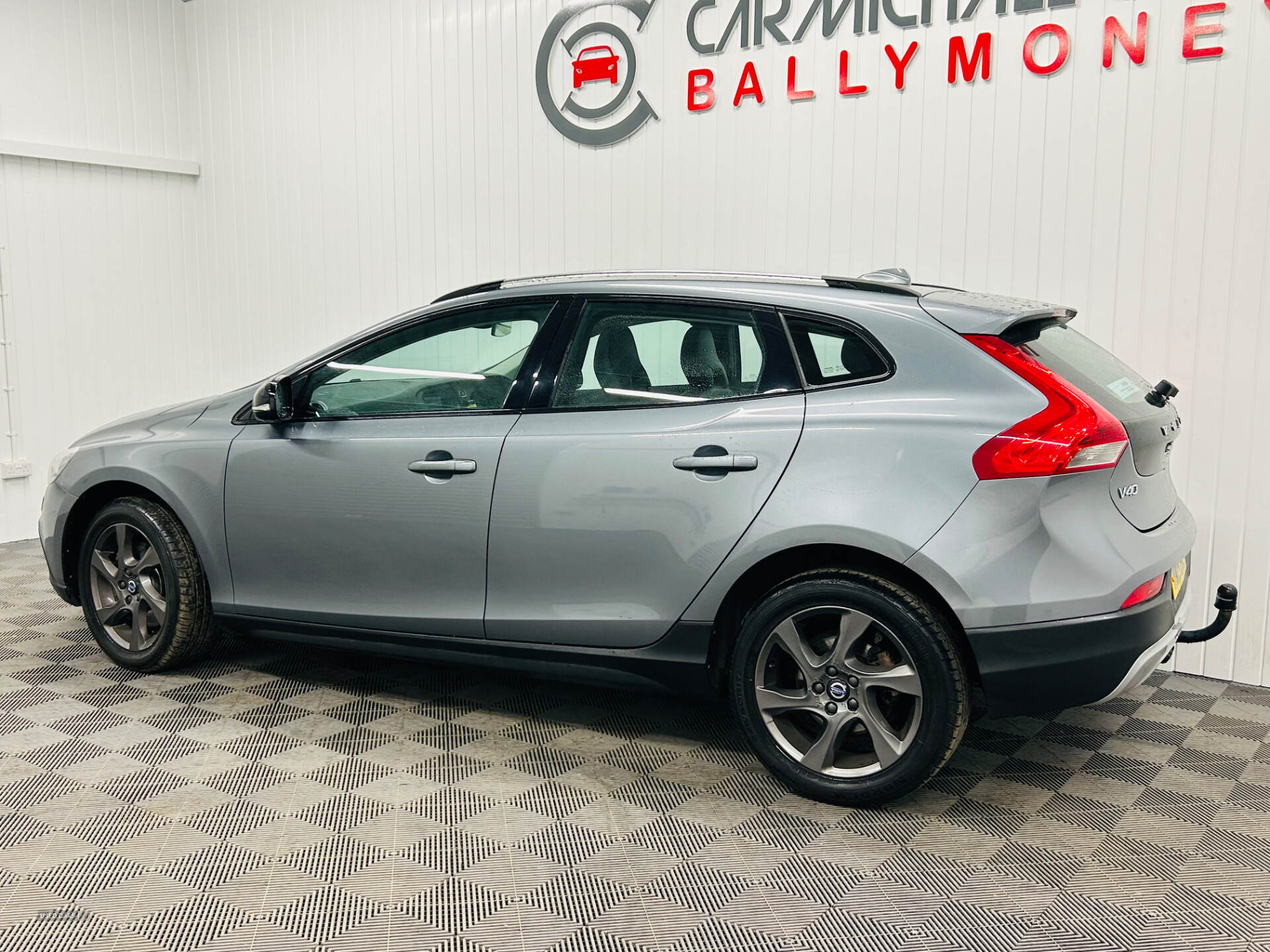 Volvo V40 DIESEL HATCHBACK in Antrim
