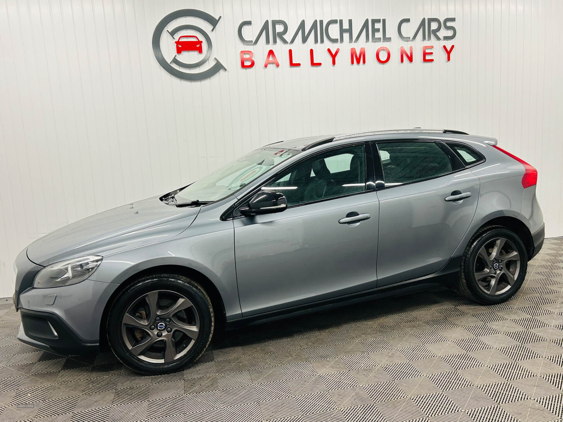 Volvo V40 DIESEL HATCHBACK in Antrim