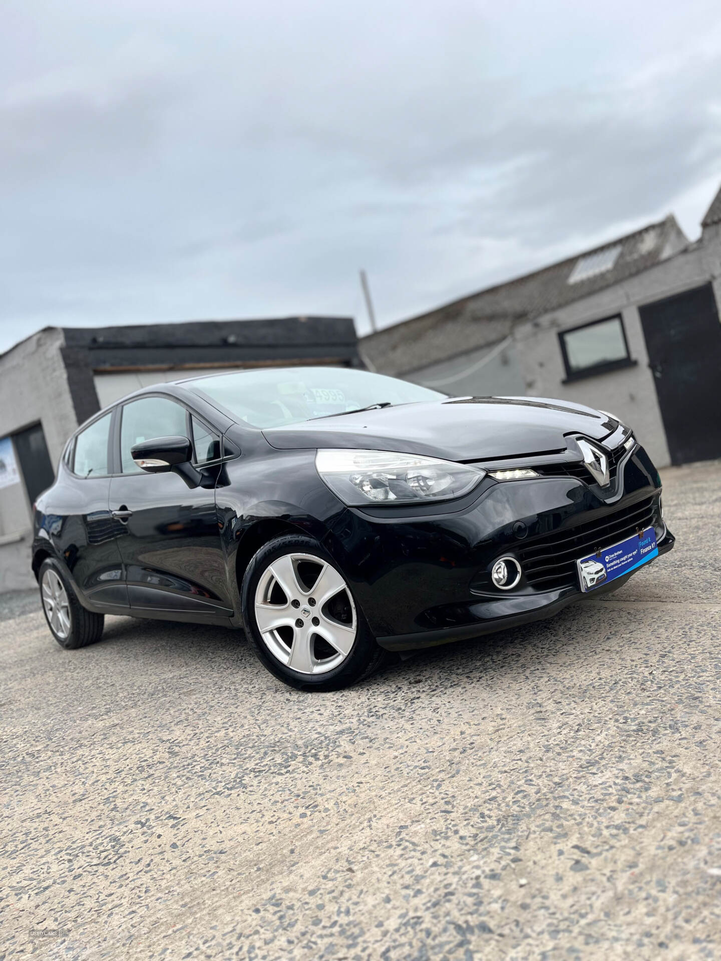 Renault Clio HATCHBACK in Down