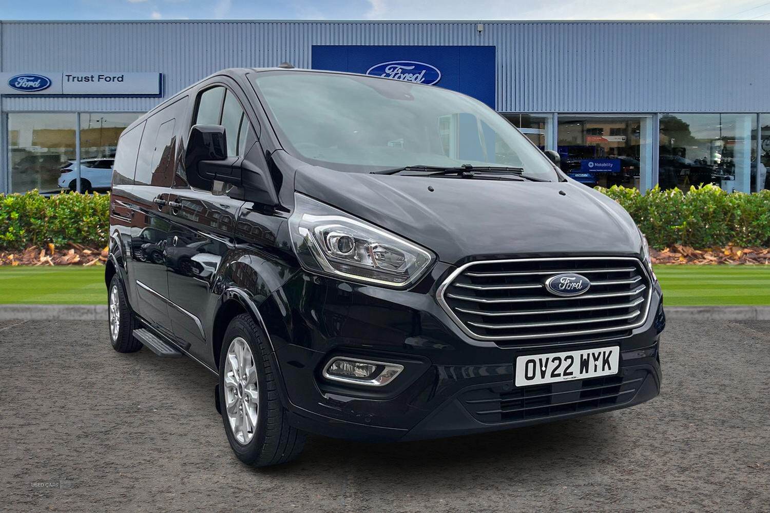 May 2022 Ford Tourneo Custom 2.0 EcoBlue 130ps L/R 8 Seater Titanium Auto