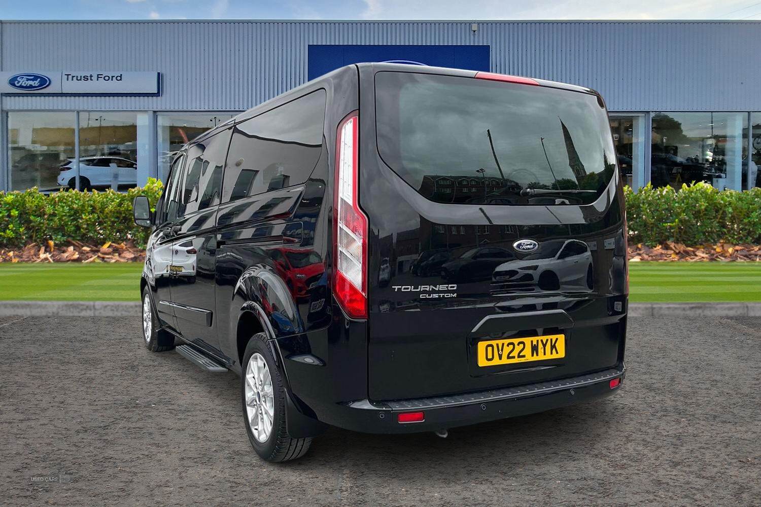 May 2022 Ford Tourneo Custom 2.0 EcoBlue 130ps L/R 8 Seater Titanium Auto