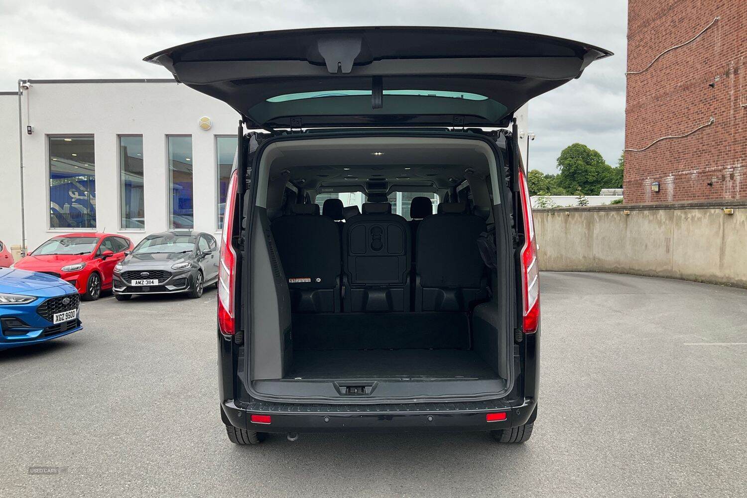 May 2022 Ford Tourneo Custom 2.0 EcoBlue 130ps L/R 8 Seater Titanium Auto