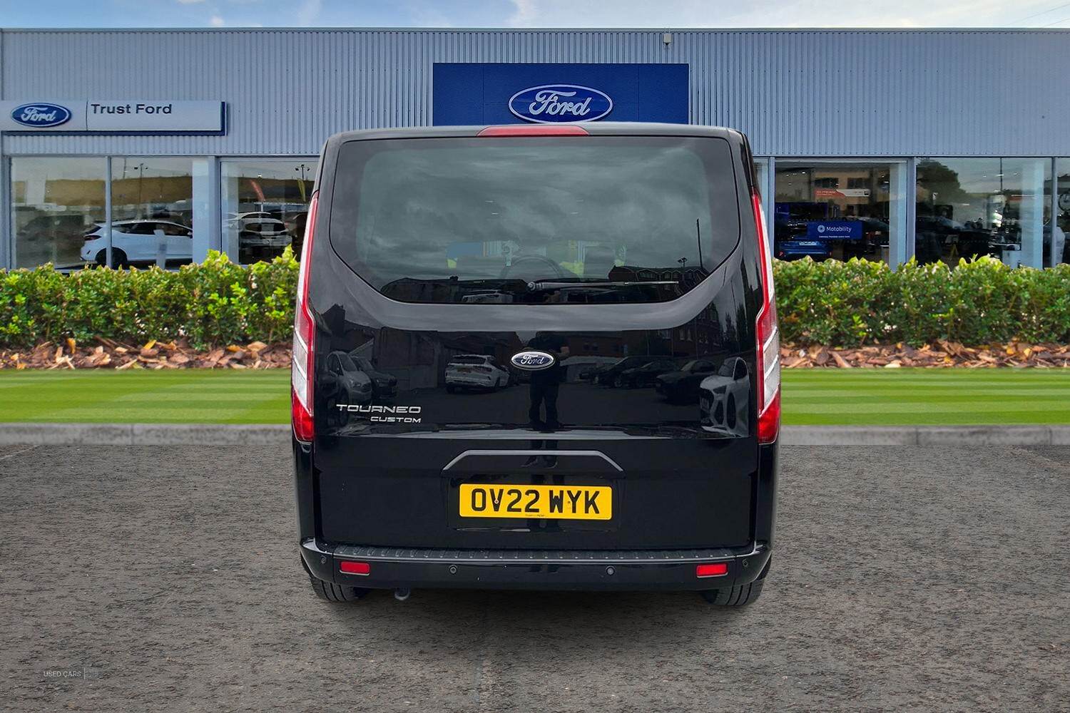 May 2022 Ford Tourneo Custom 2.0 EcoBlue 130ps L/R 8 Seater Titanium Auto