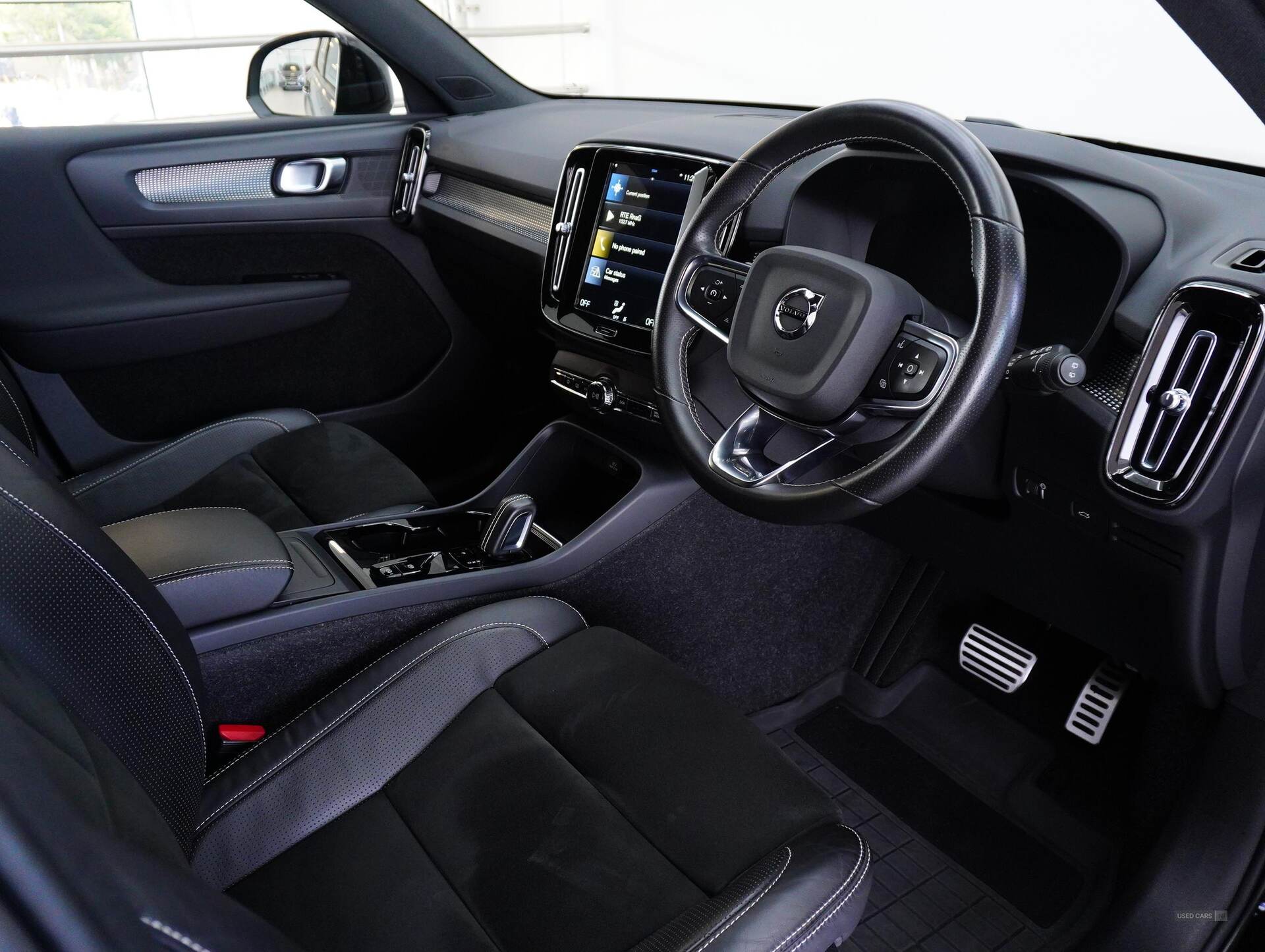 Apr 2021 Volvo XC40 2.0 B4P R DESIGN 5dr Auto