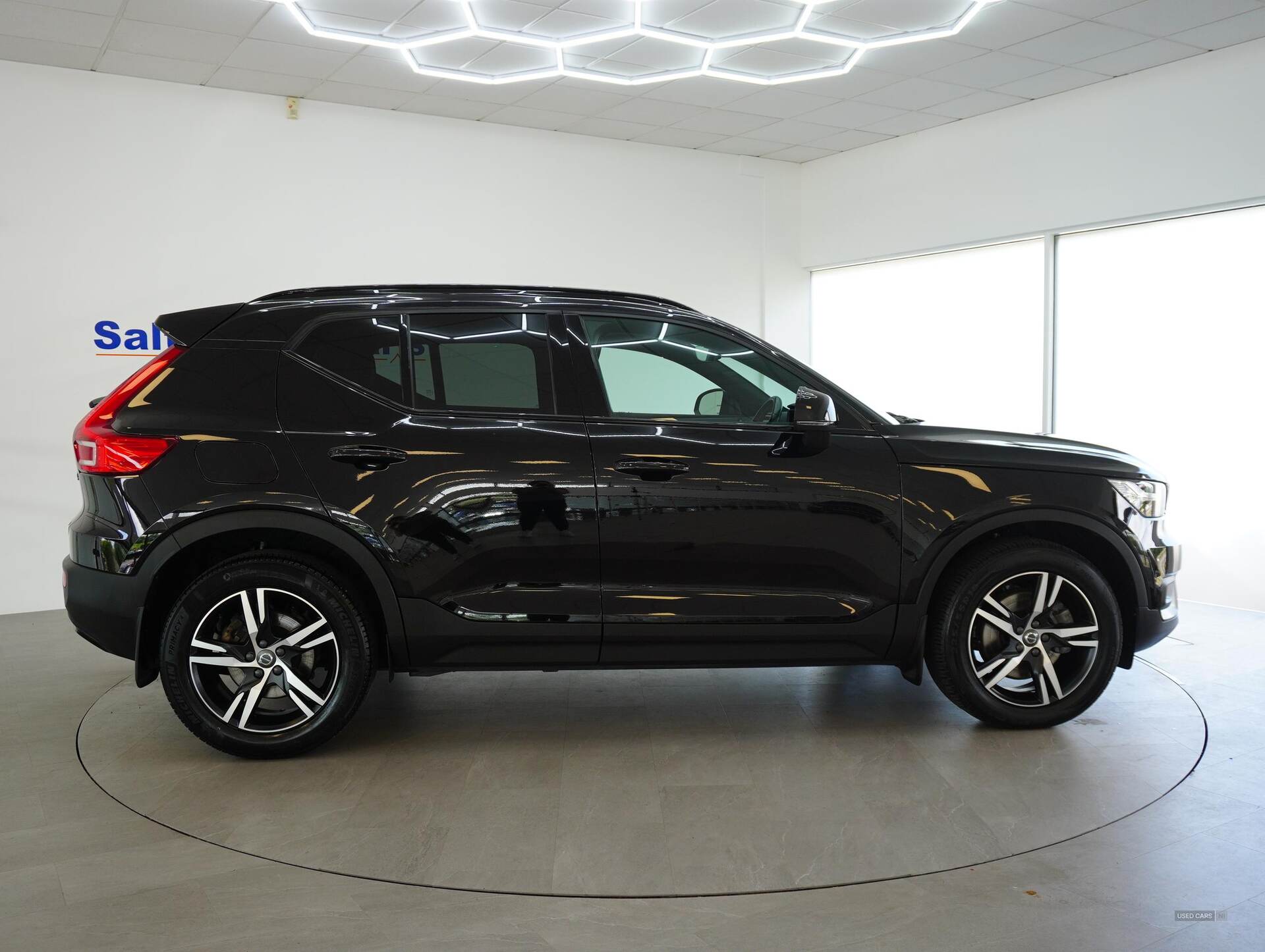 Apr 2021 Volvo XC40 2.0 B4P R DESIGN 5dr Auto