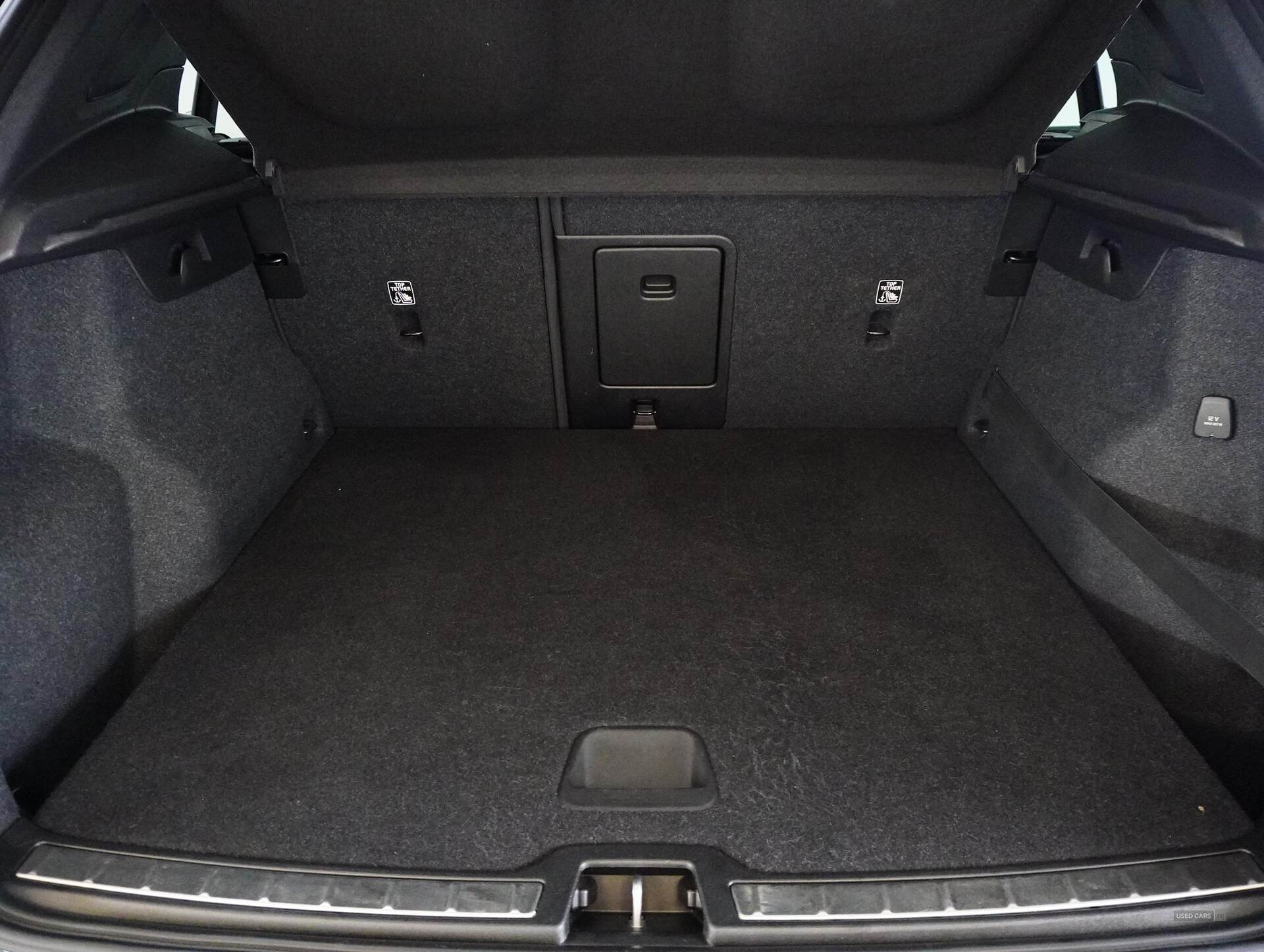 Apr 2021 Volvo XC40 2.0 B4P R DESIGN 5dr Auto