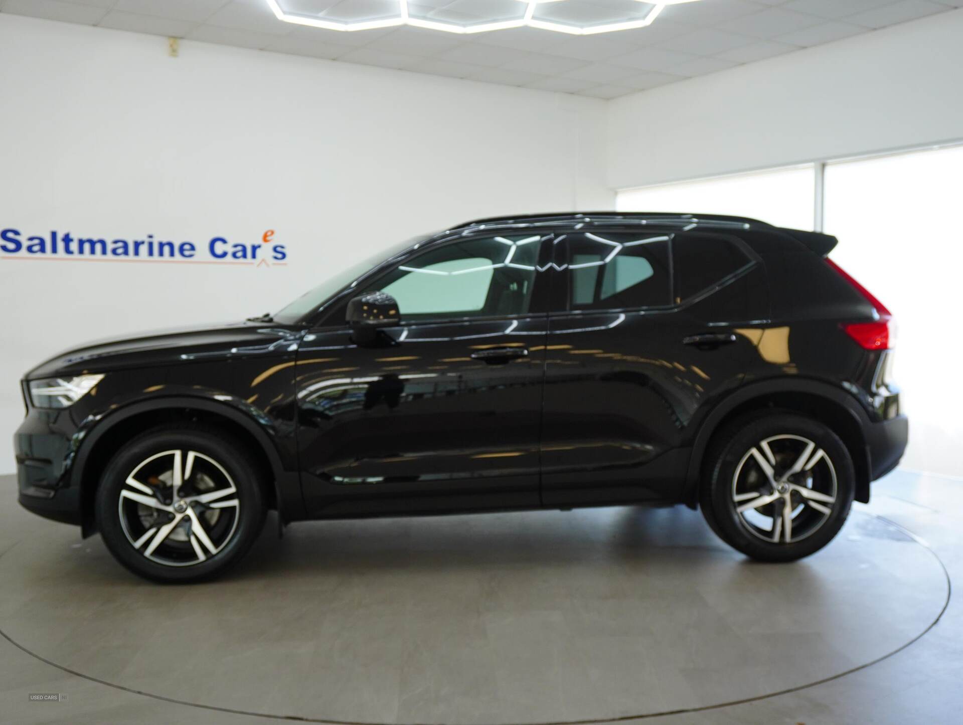 Apr 2021 Volvo XC40 2.0 B4P R DESIGN 5dr Auto
