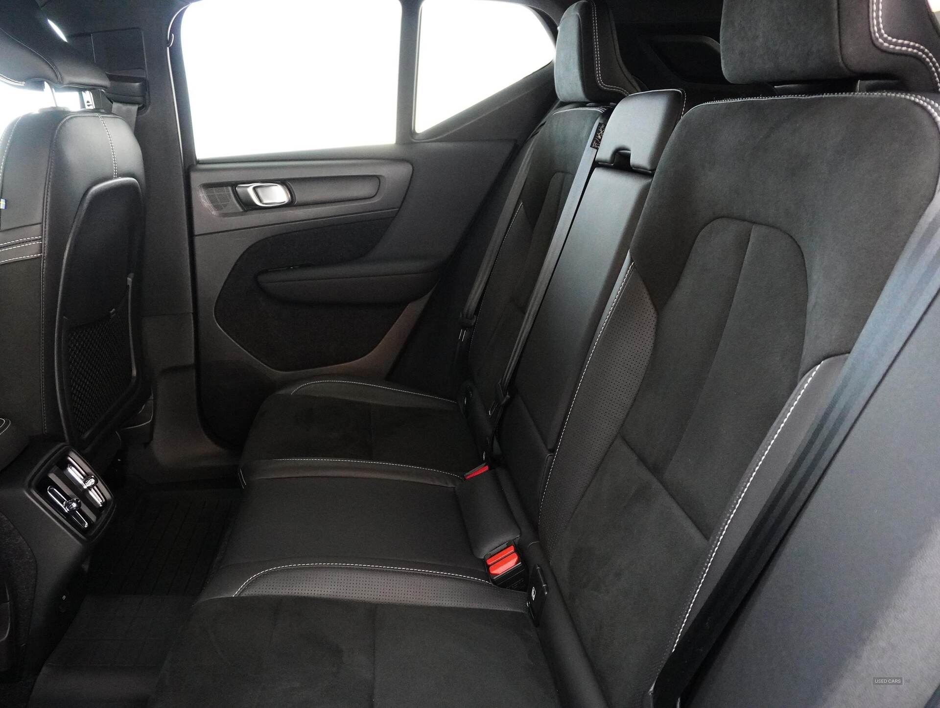 Apr 2021 Volvo XC40 2.0 B4P R DESIGN 5dr Auto