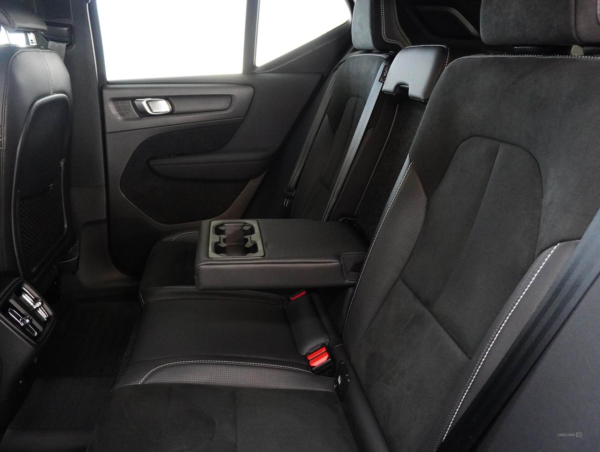 Apr 2021 Volvo XC40 2.0 B4P R DESIGN 5dr Auto