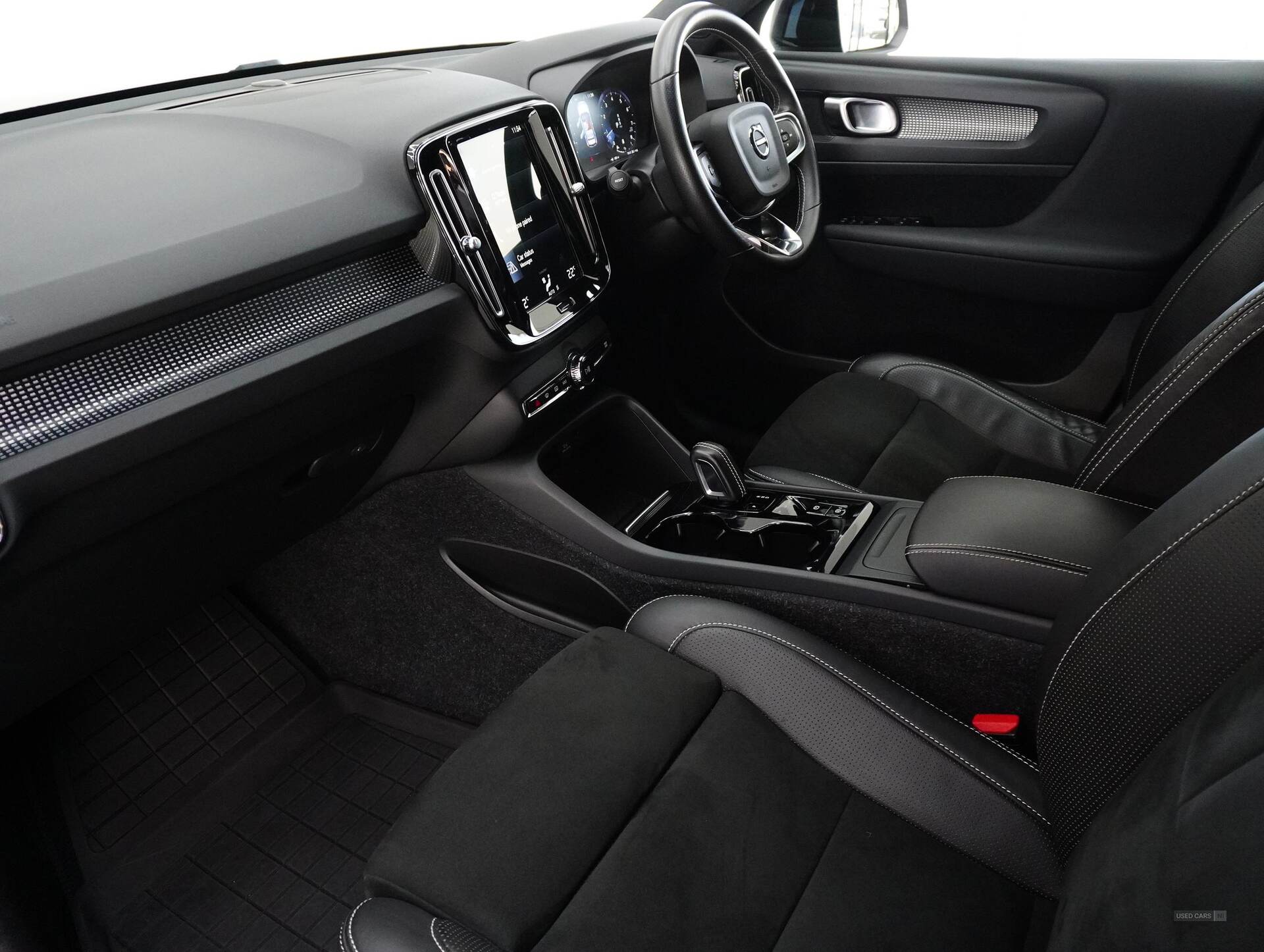 Apr 2021 Volvo XC40 2.0 B4P R DESIGN 5dr Auto