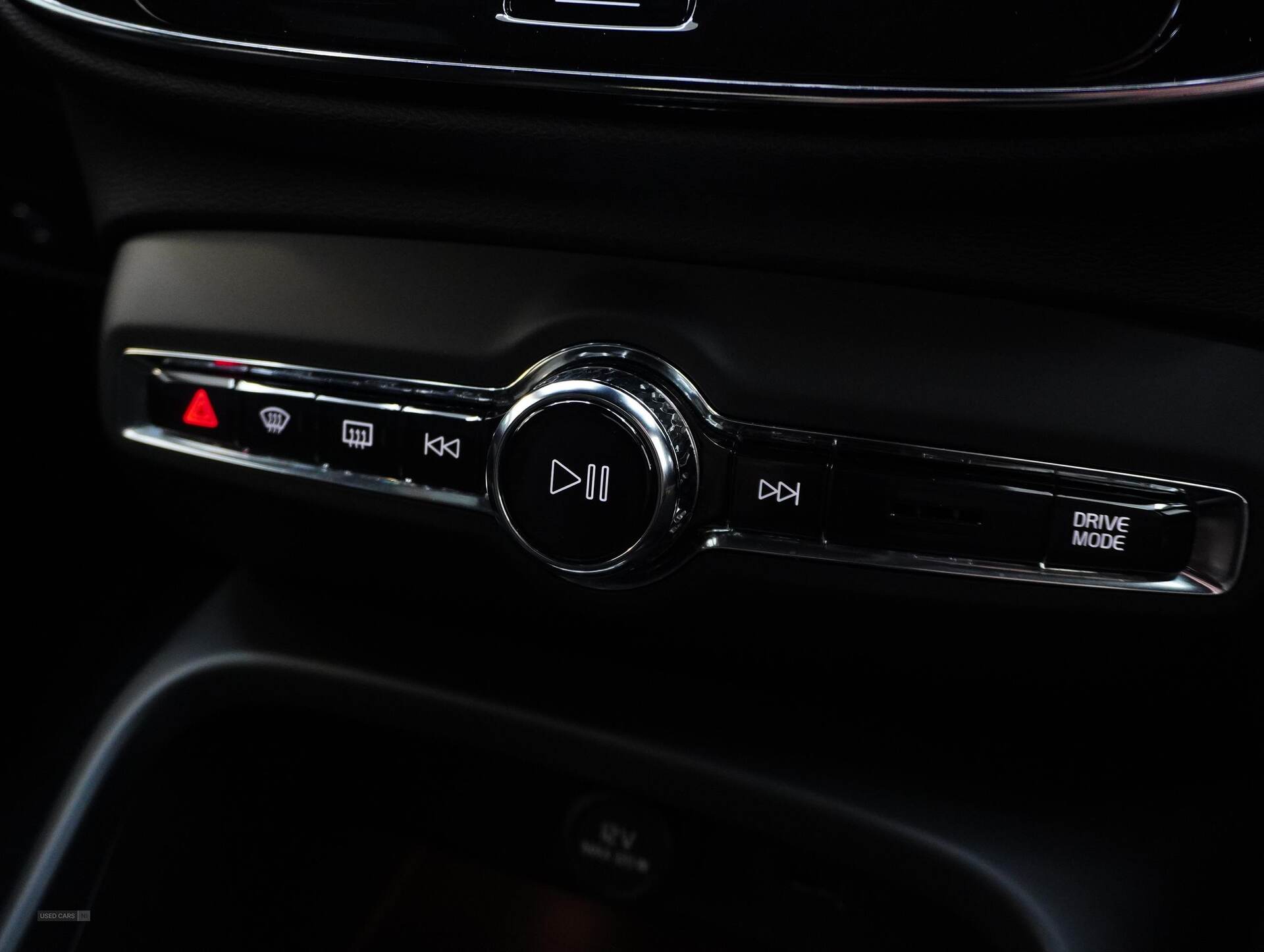 Apr 2021 Volvo XC40 2.0 B4P R DESIGN 5dr Auto