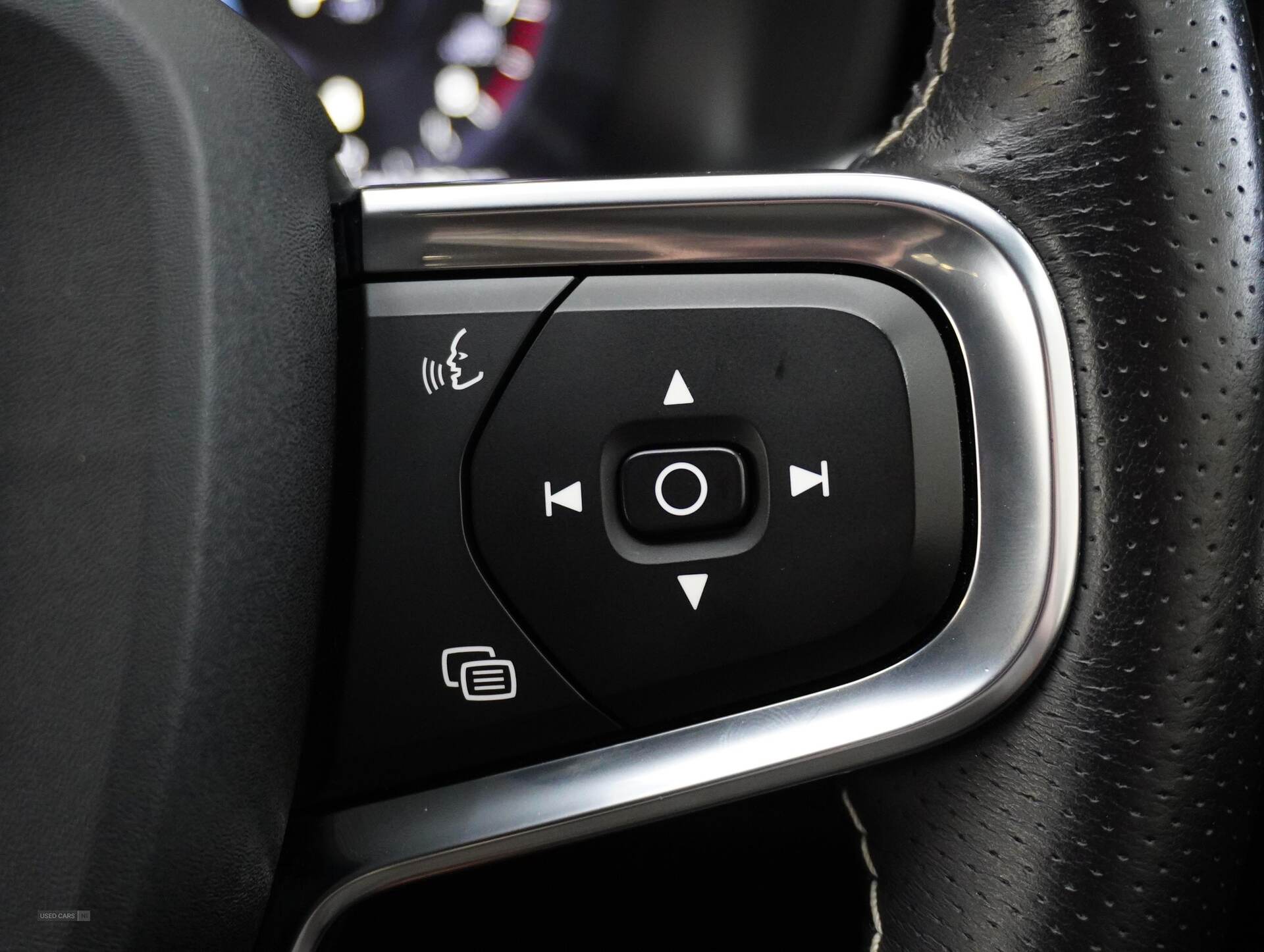Apr 2021 Volvo XC40 2.0 B4P R DESIGN 5dr Auto